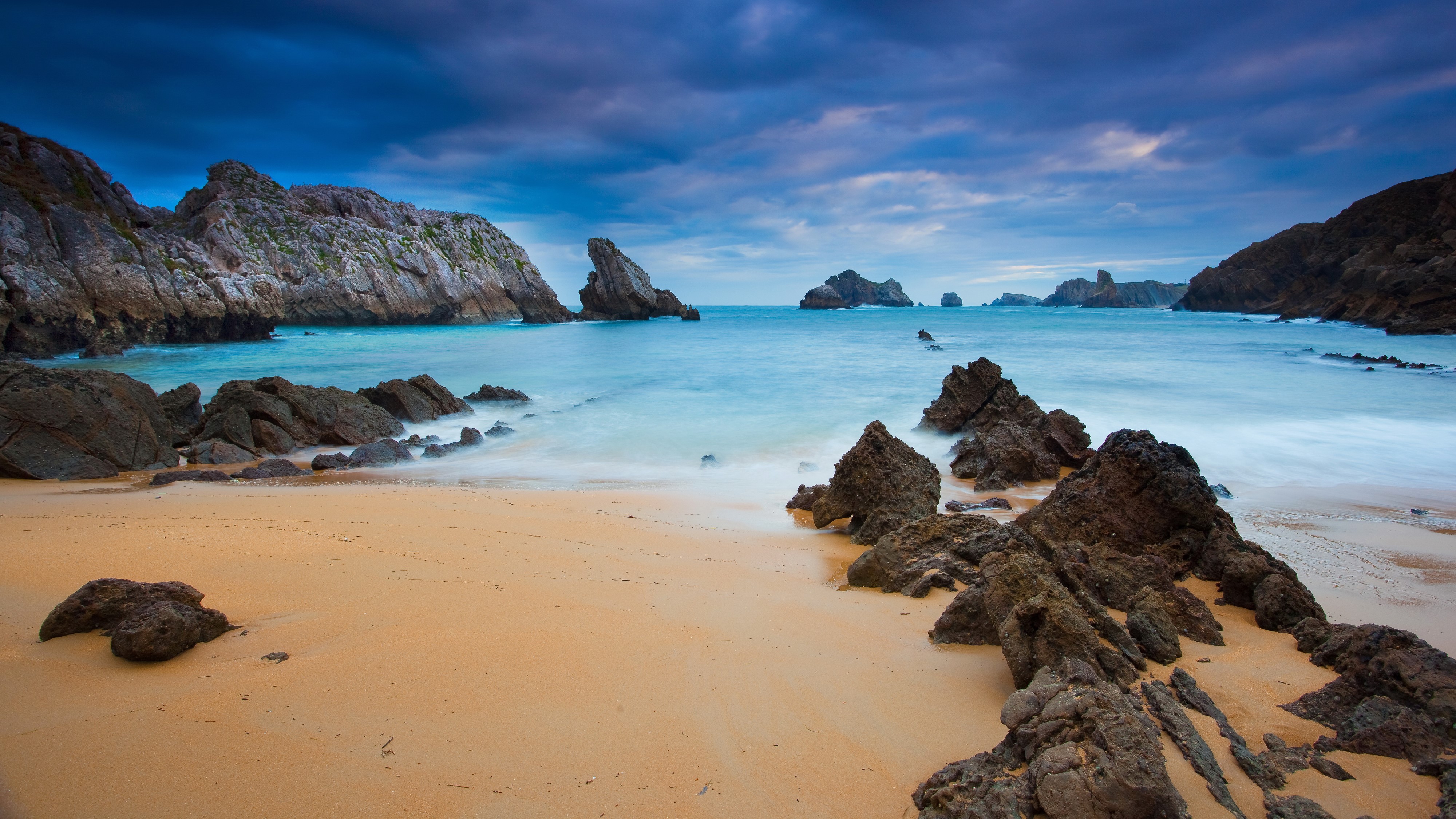 4K Coast with Rocks and Bay HD Wallpaper
