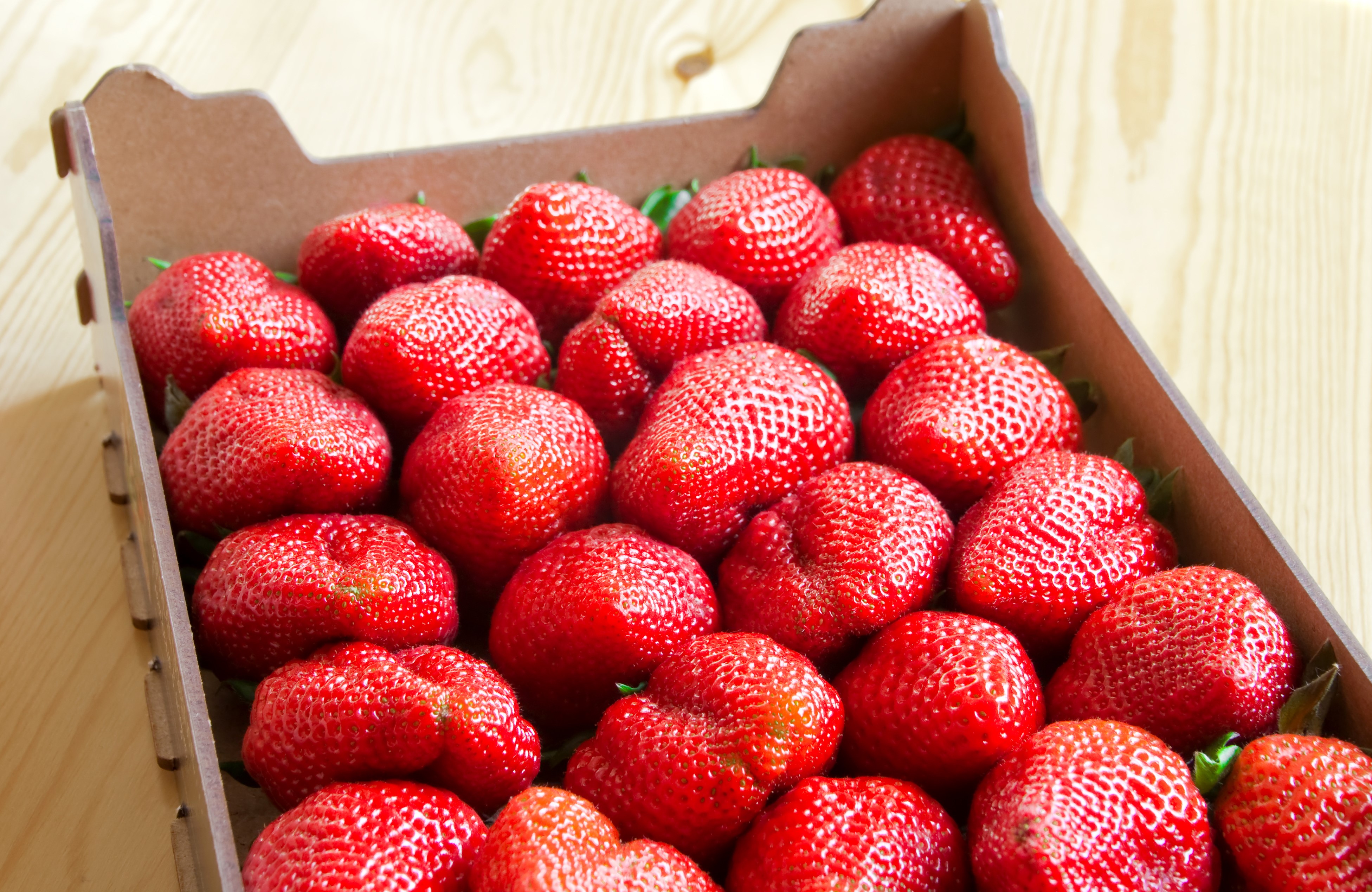 Strawberries in a cardboard box HD Wallpaper