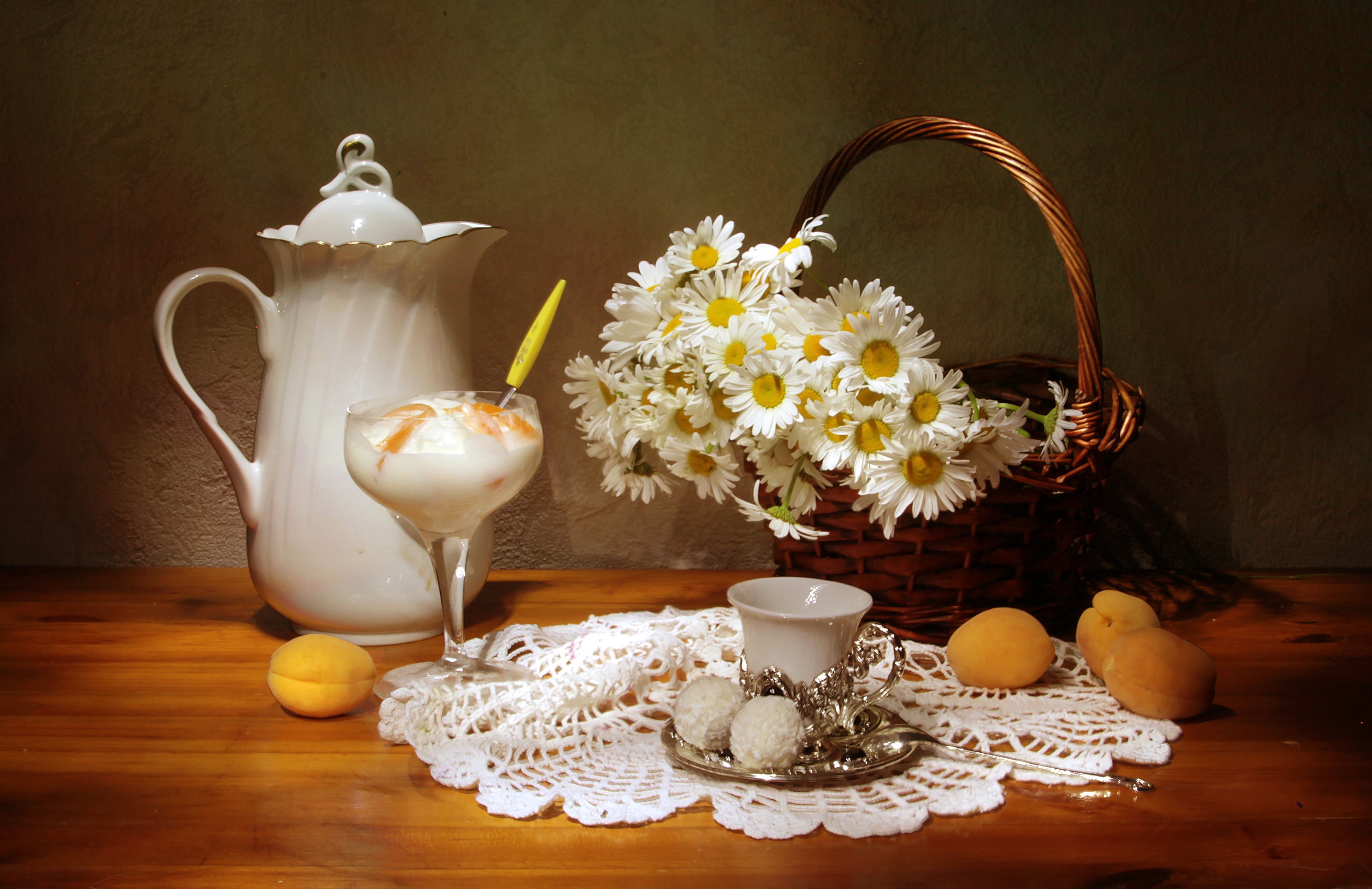 Still-life with camomiles, ice cream, and apricots HD Wallpaper