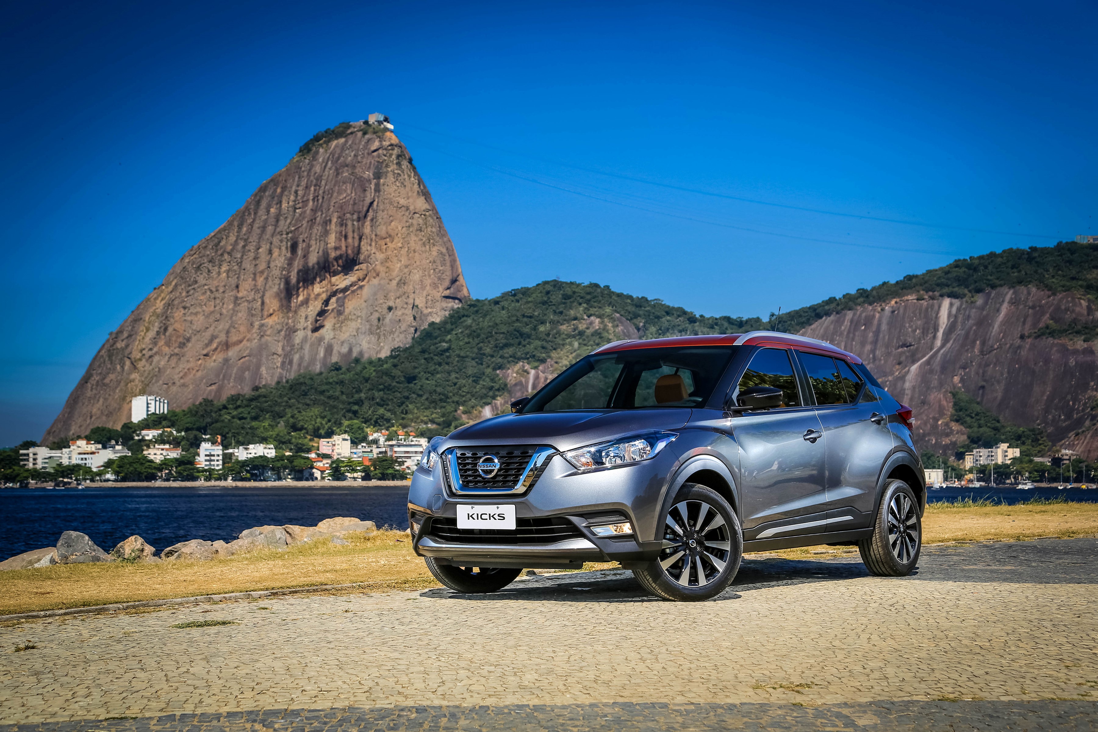 Nissan Kicks parked with Sugarloaf Mountain in background HD Wallpaper