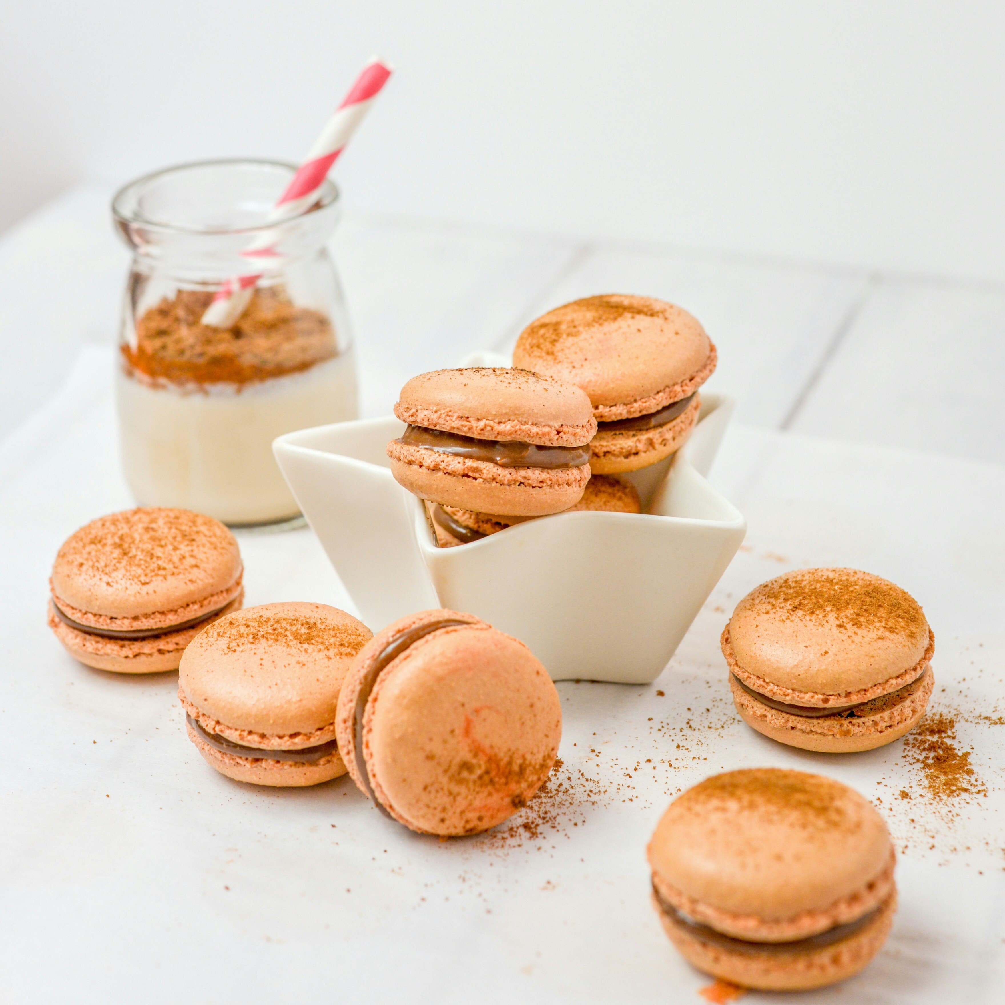 Macarons with cinnamon and a glass of milk HD Wallpaper