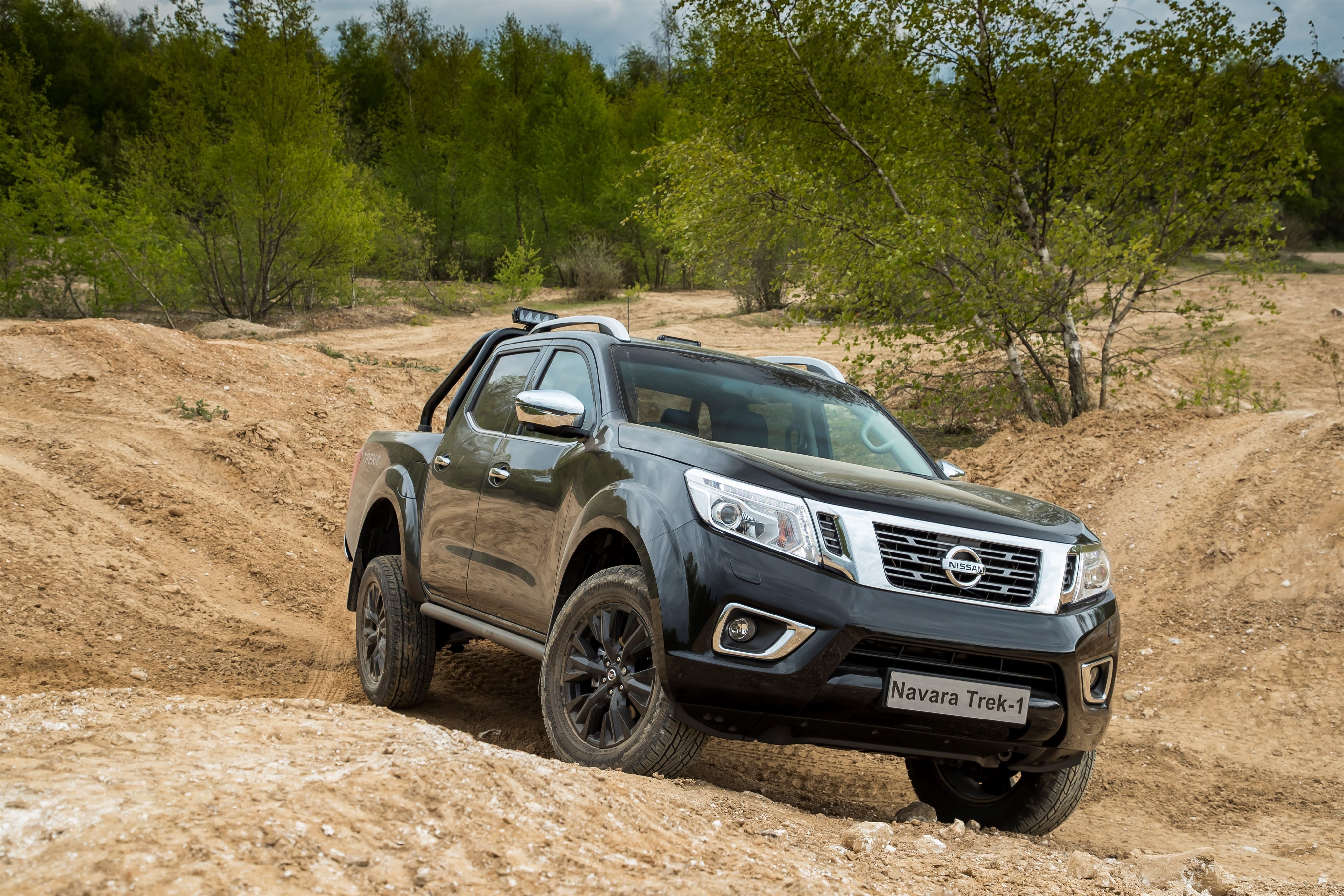 4K 2017 Nissan Navara Trek-1 Pickup HD Wallpaper
