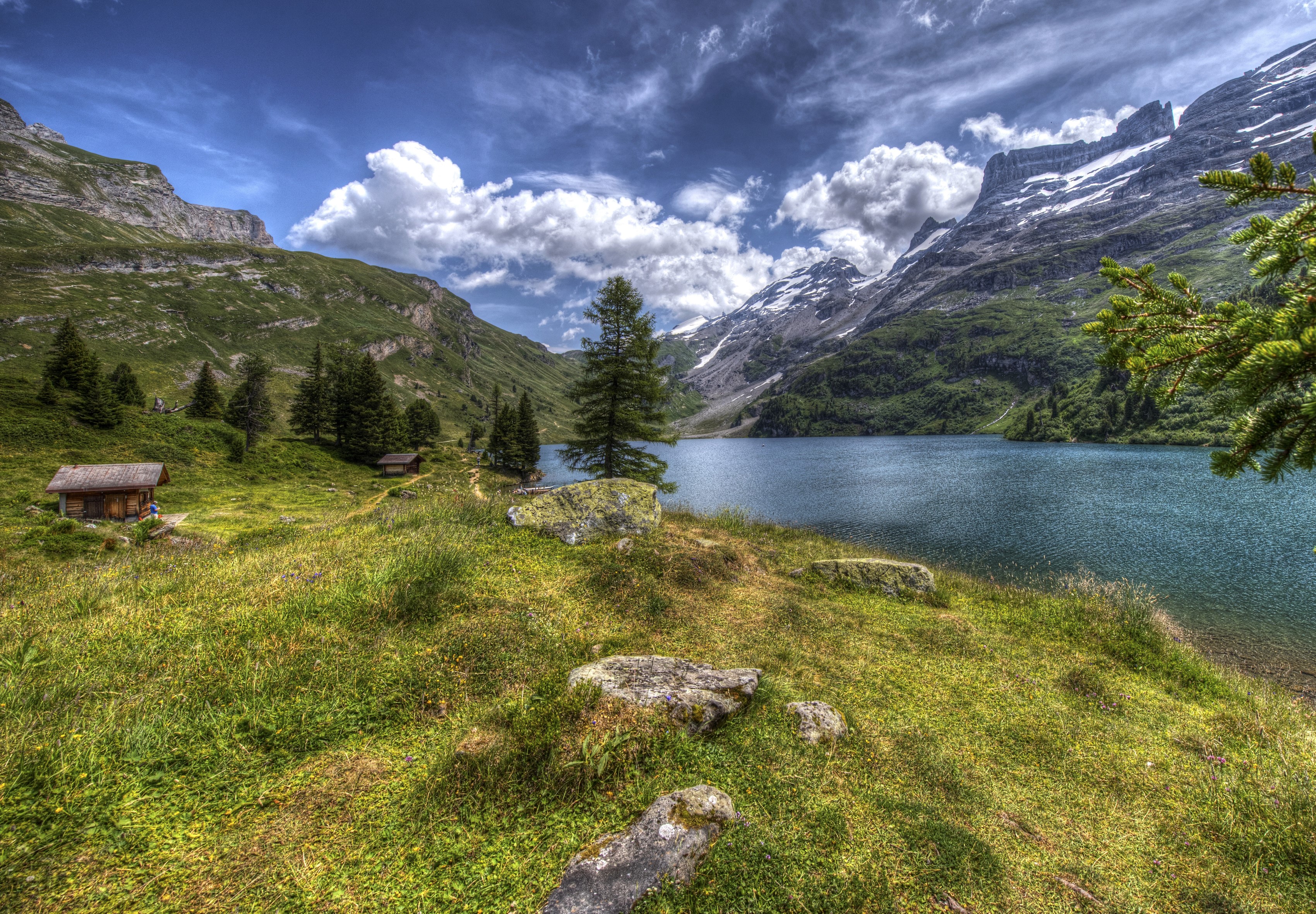 Engstlensee Lake with Mountains and Houses in Switzerland HD Wallpaper