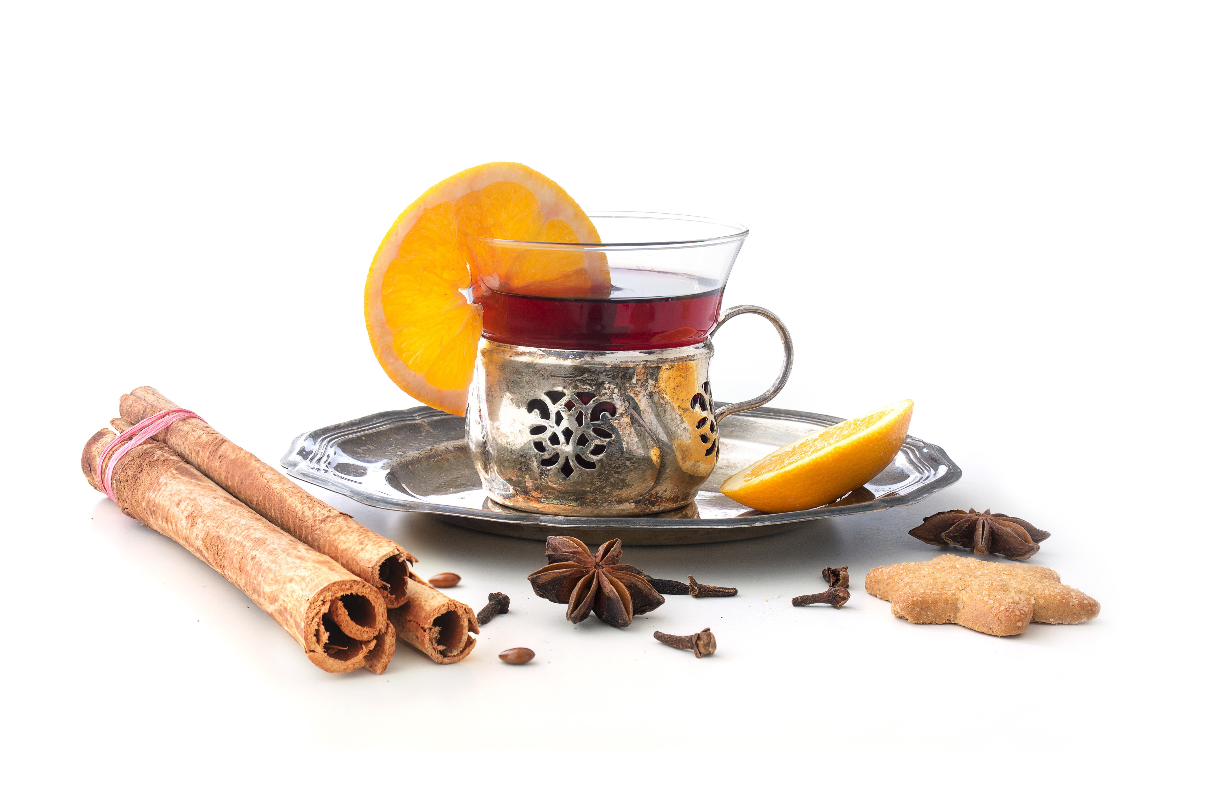 Mulled wine with orange, cinnamon, star anise, and cookies HD Wallpaper