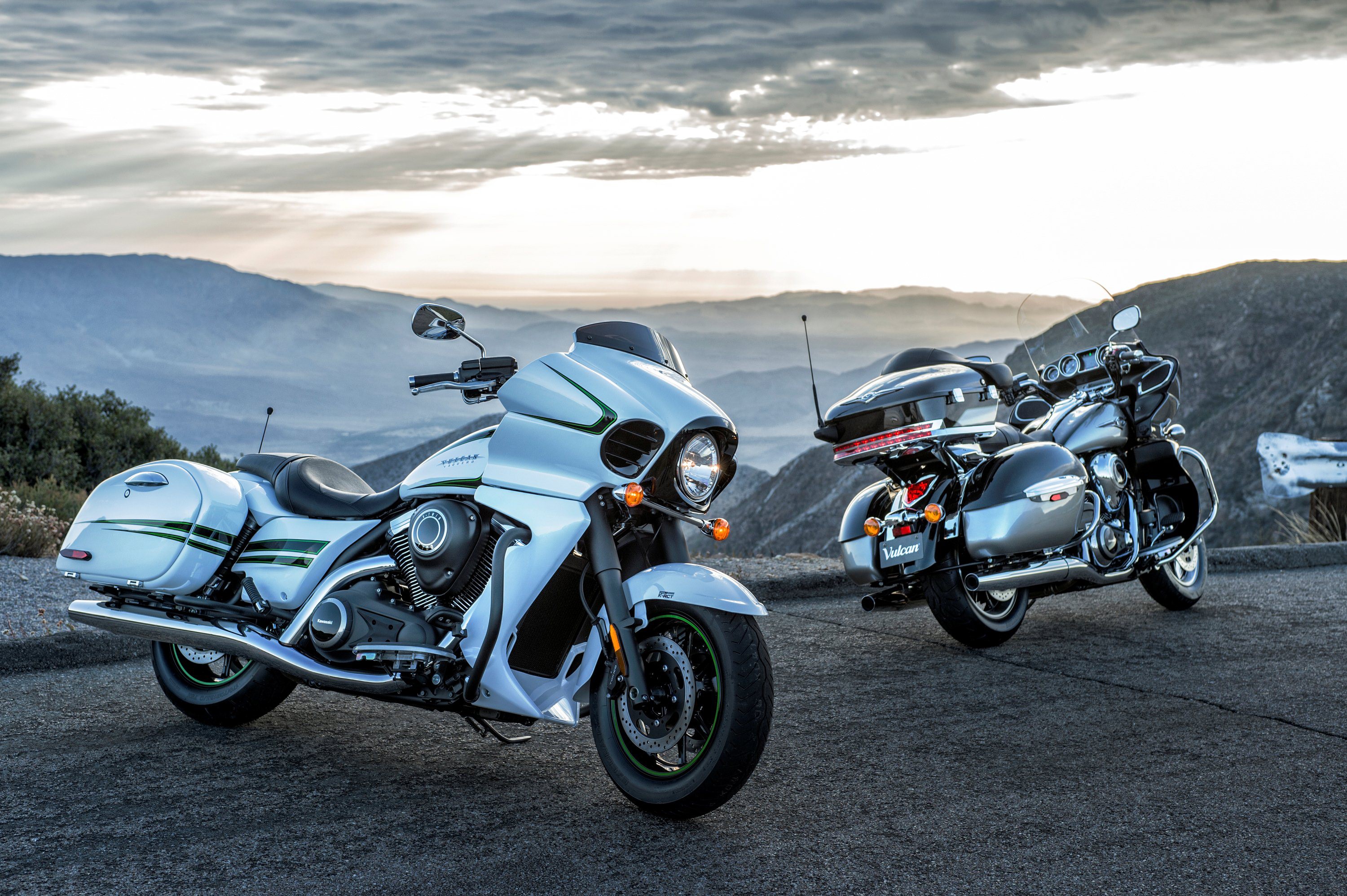 Two Kawasaki Vulcan 1700 Vaquero motorcycles HD Wallpaper