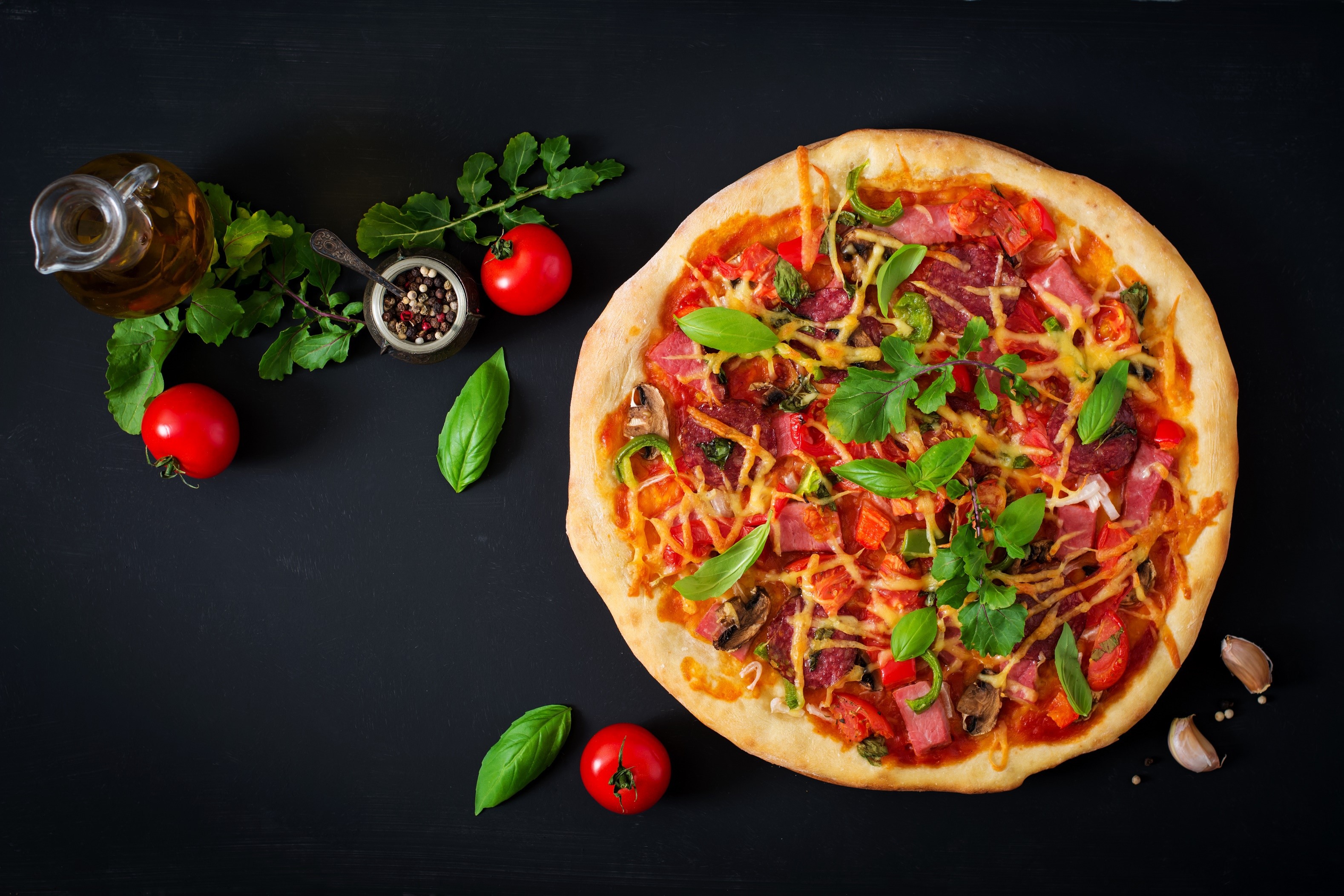 Pizza with tomatoes, basil, and salami HD Wallpaper