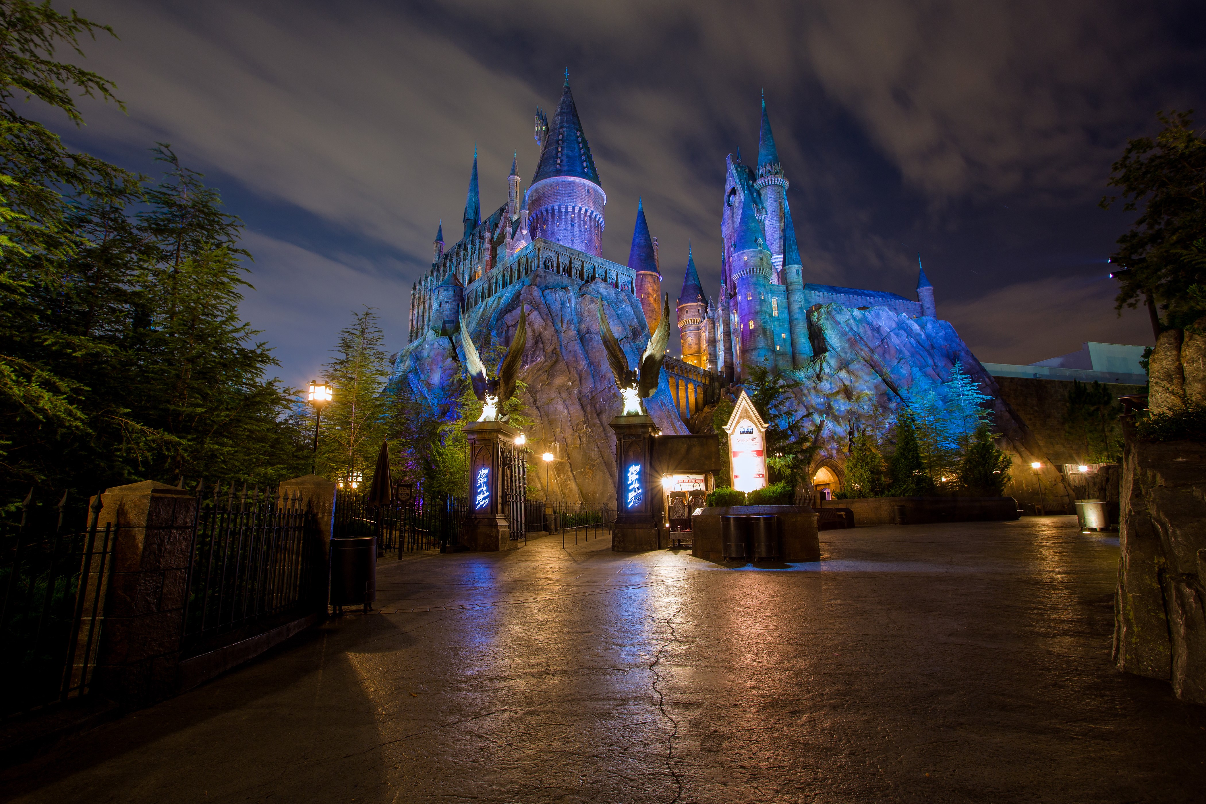 Hogwarts Castle at Night HD Wallpaper