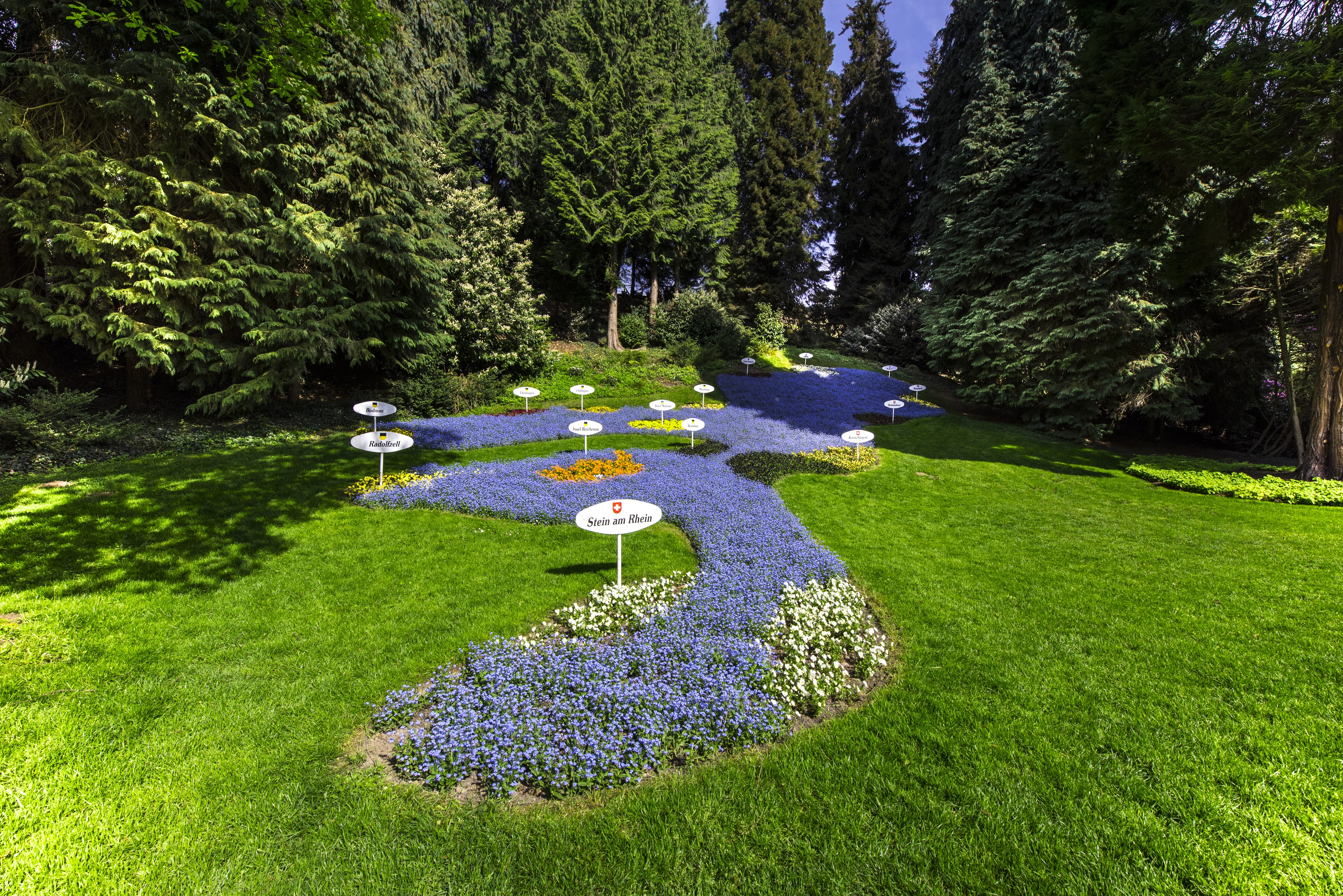 Flower design on Mainau Island, Germany HD Wallpaper