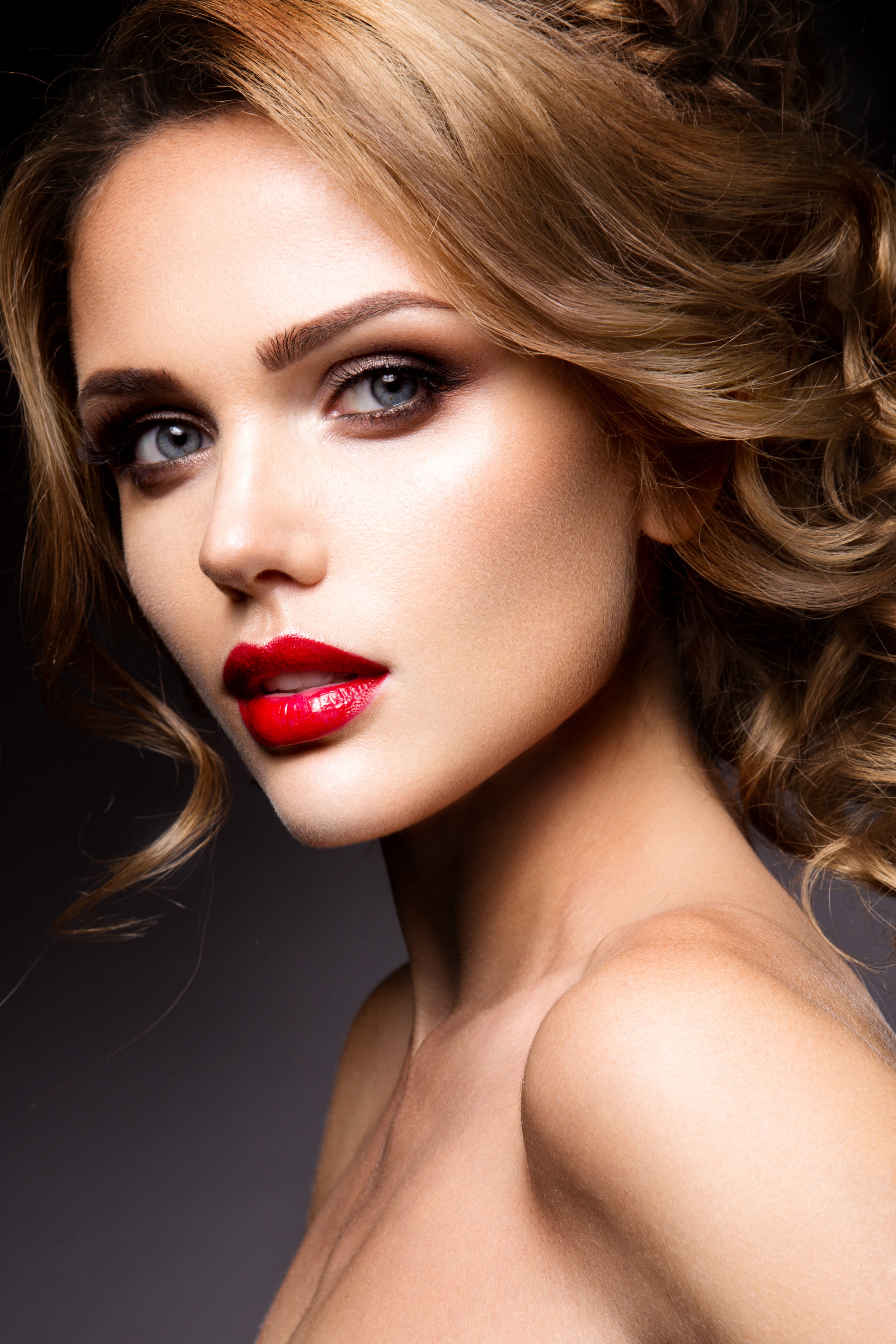 Beautiful woman with red lips and brown hair HD Phone Wallpaper