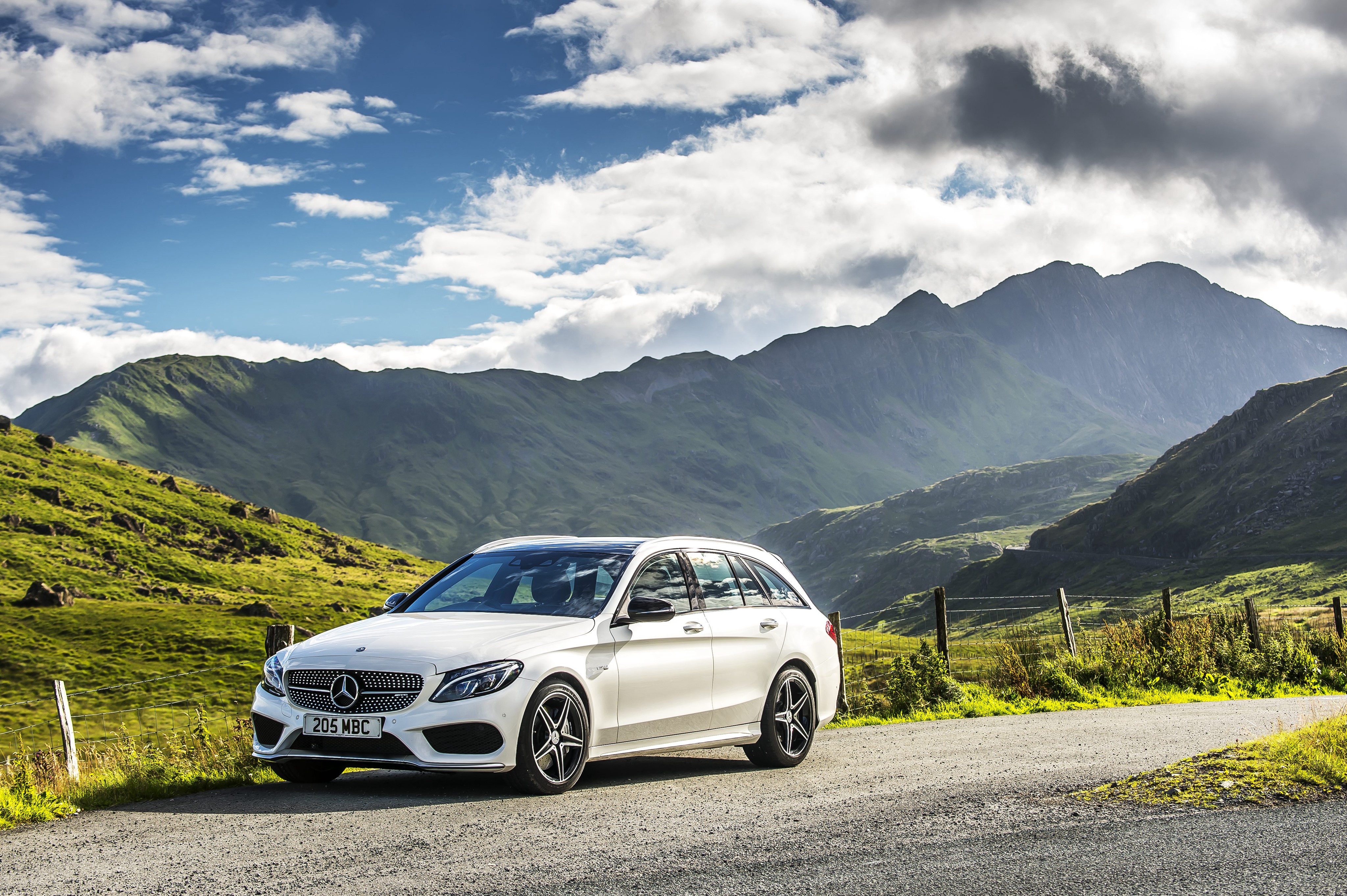 White 2016 Mercedes-Benz AMG C 43 4MATIC Estate HD Wallpaper