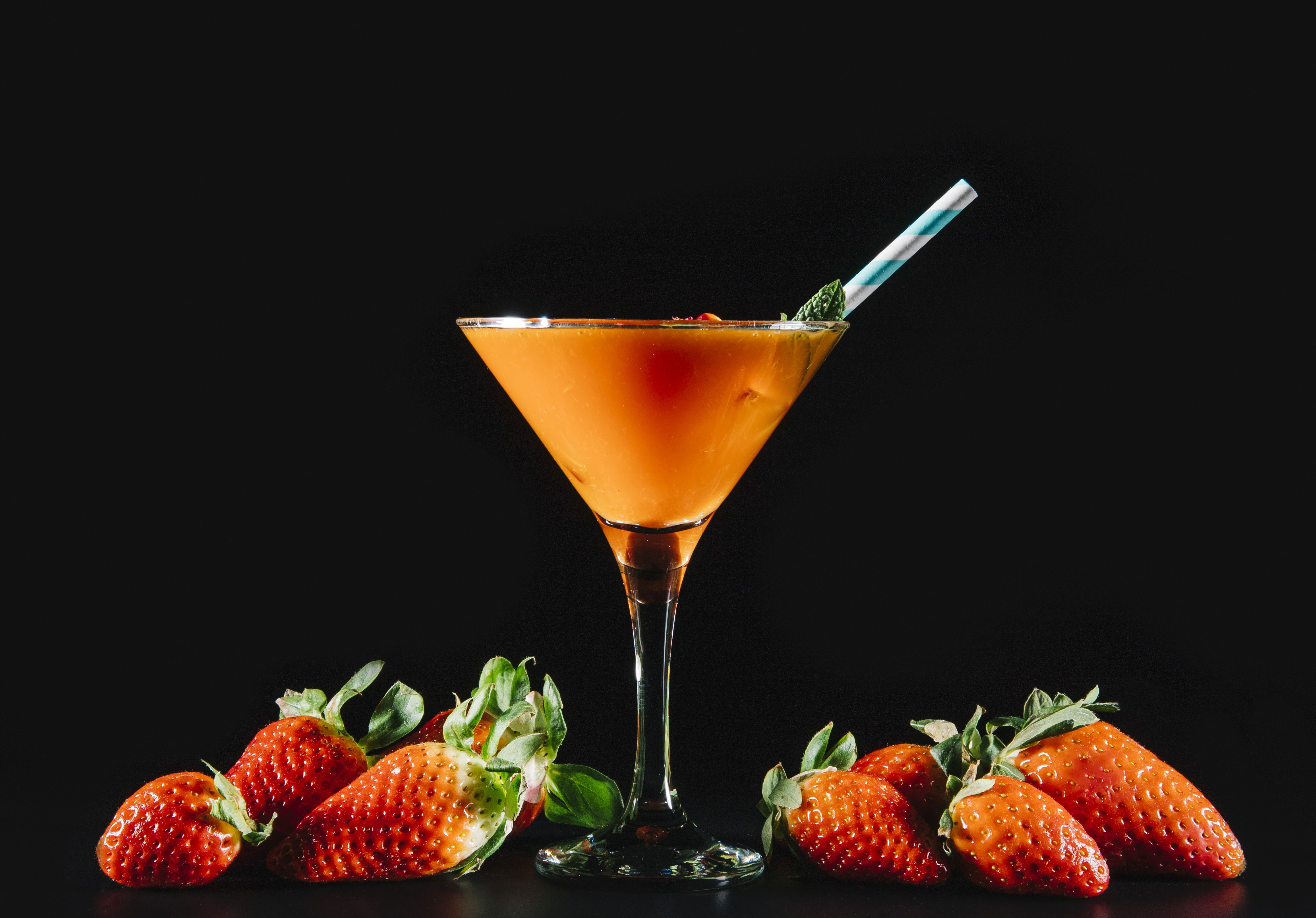Strawberry Cocktail with Strawberries HD Wallpaper