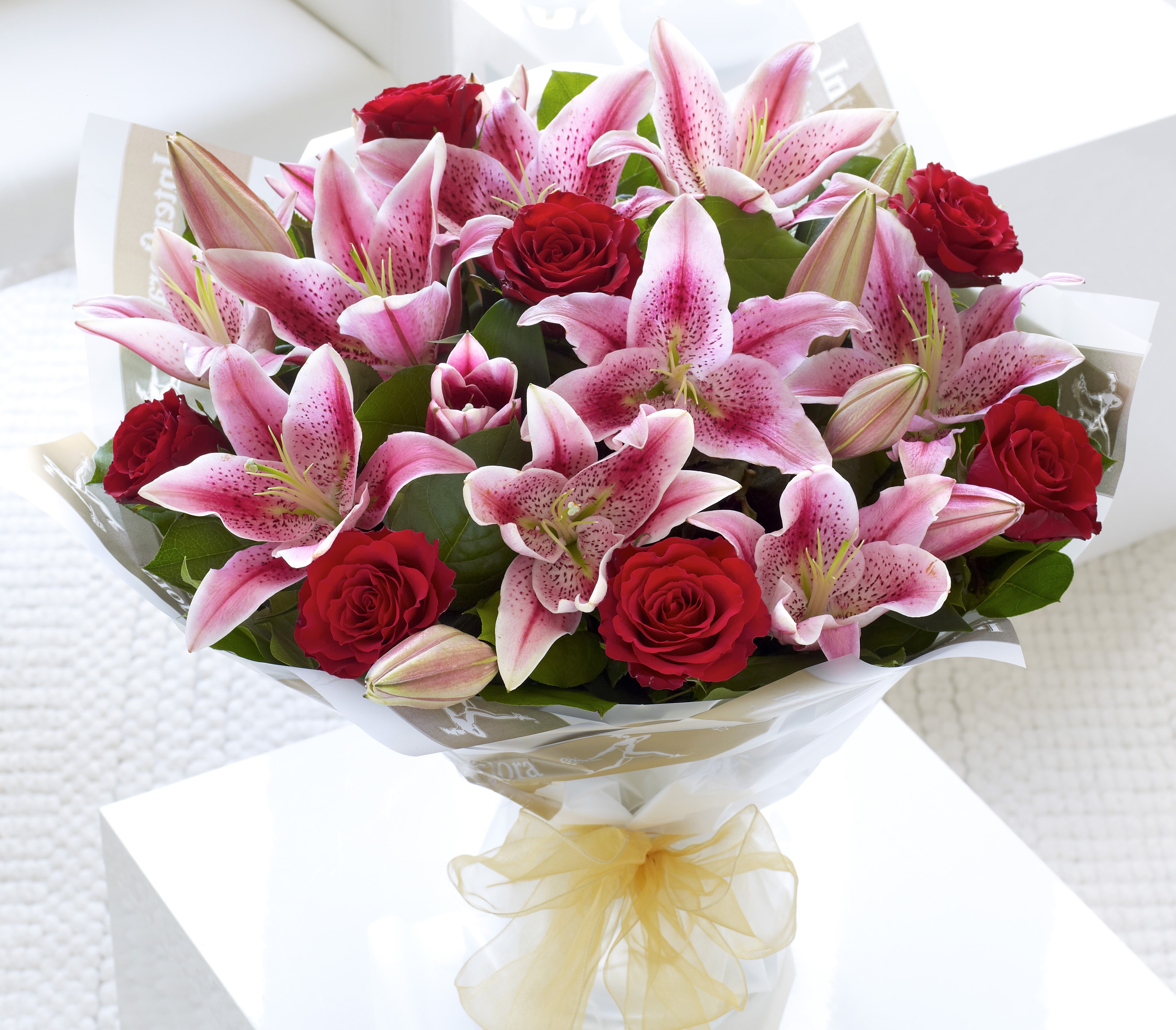 Pink lilies and red roses bouquet HD Wallpaper