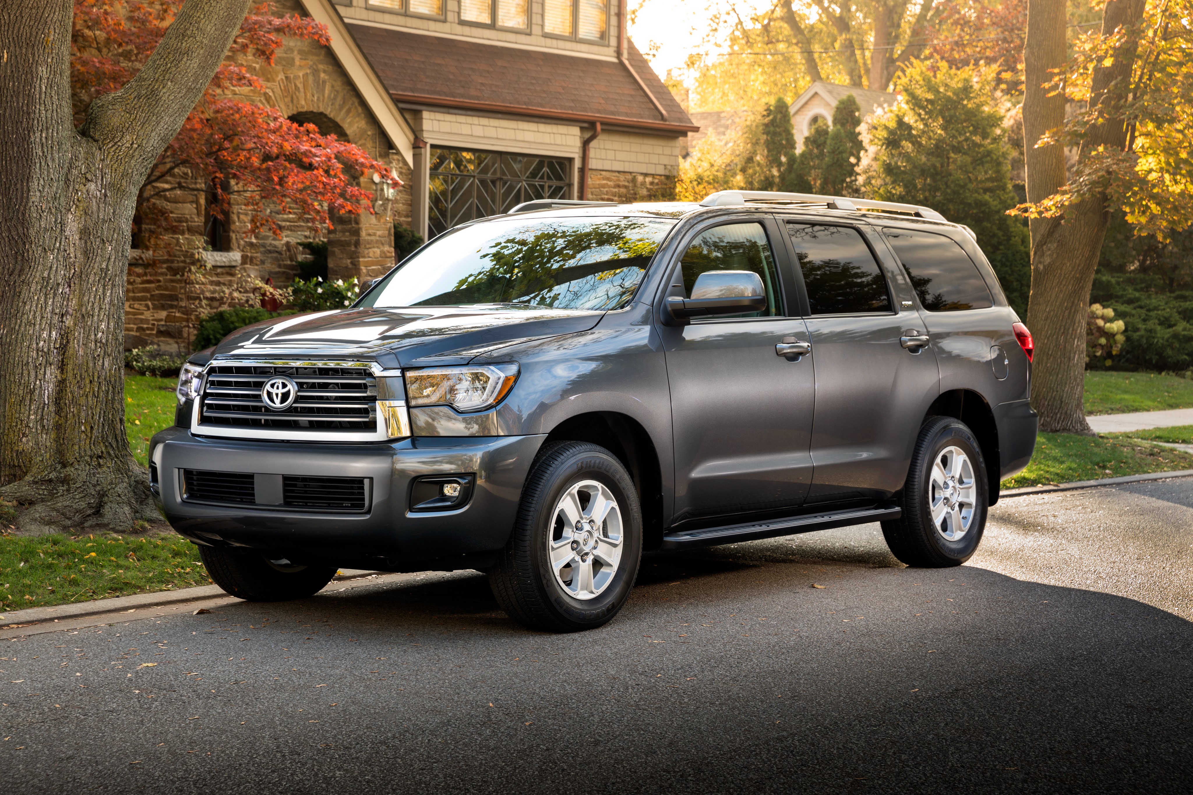 2018 Toyota Sequoia SR5 SUV in Grey HD Wallpaper