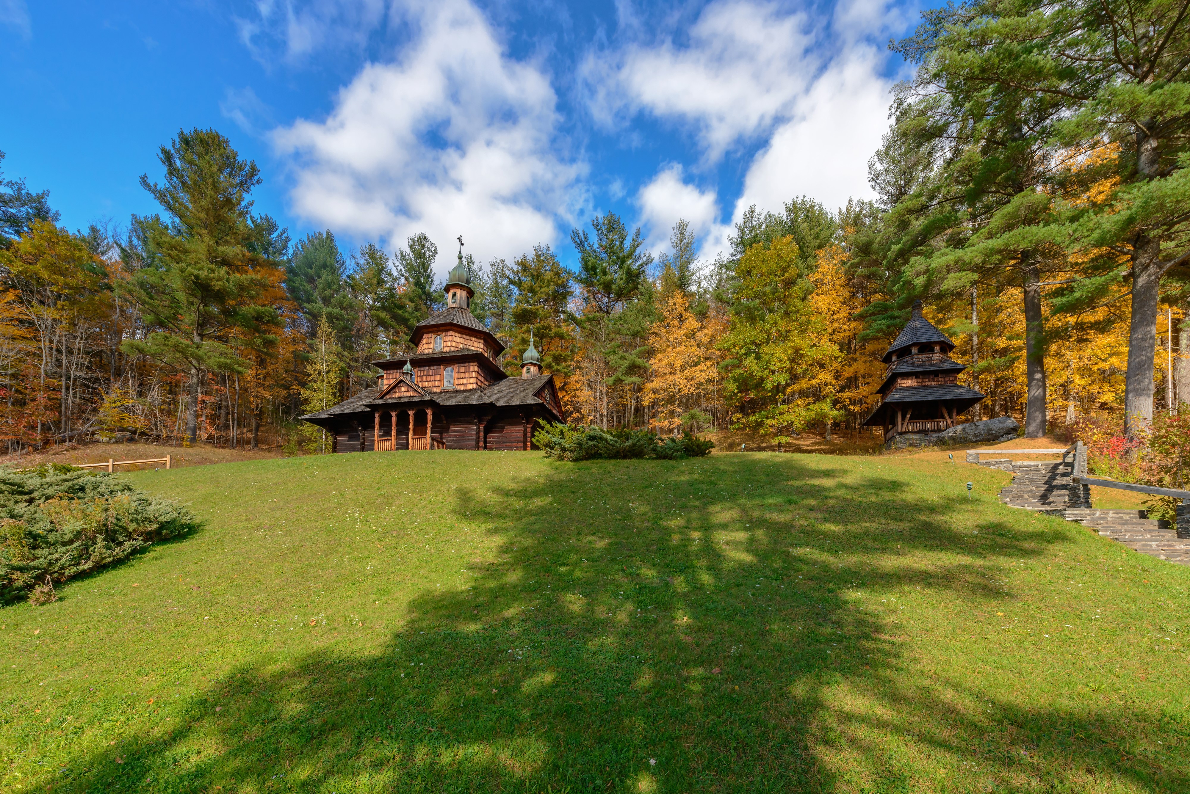Old wooden Ukrainian church in New York HD Wallpaper