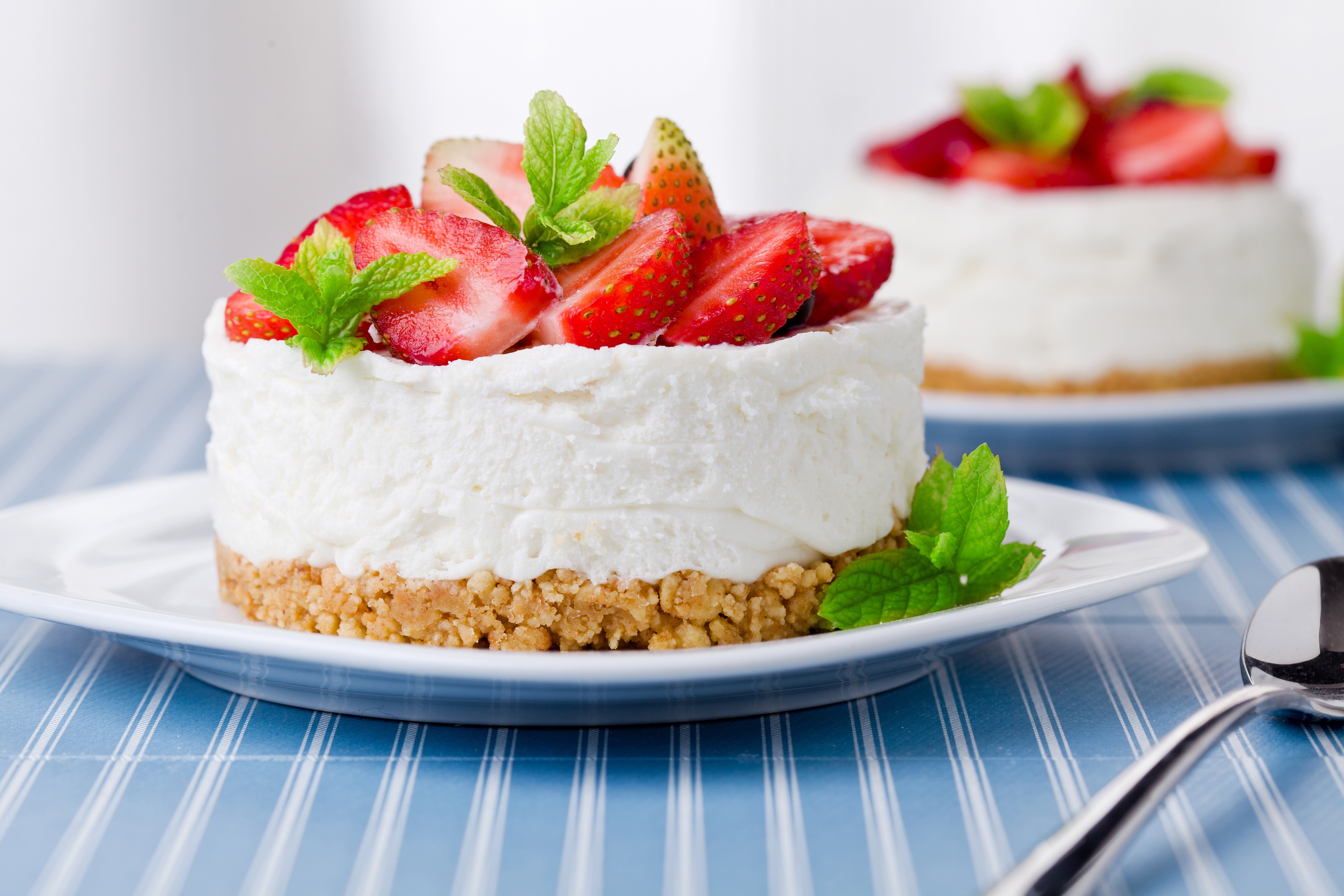 Strawberry cheesecake with mint on a plate HD Wallpaper