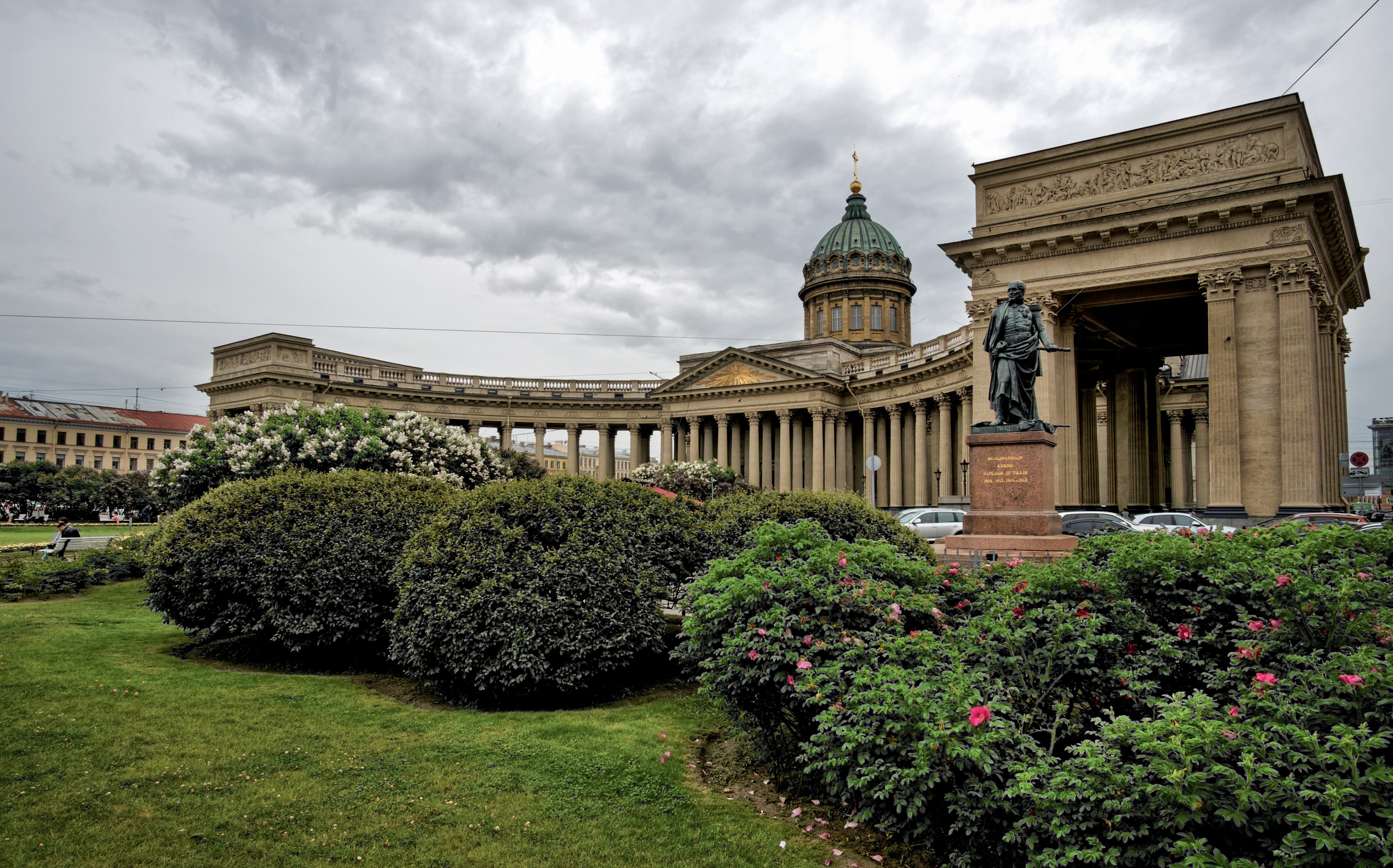 Kazan Cathedral and monument in St. Petersburg, Russia HD Wallpaper