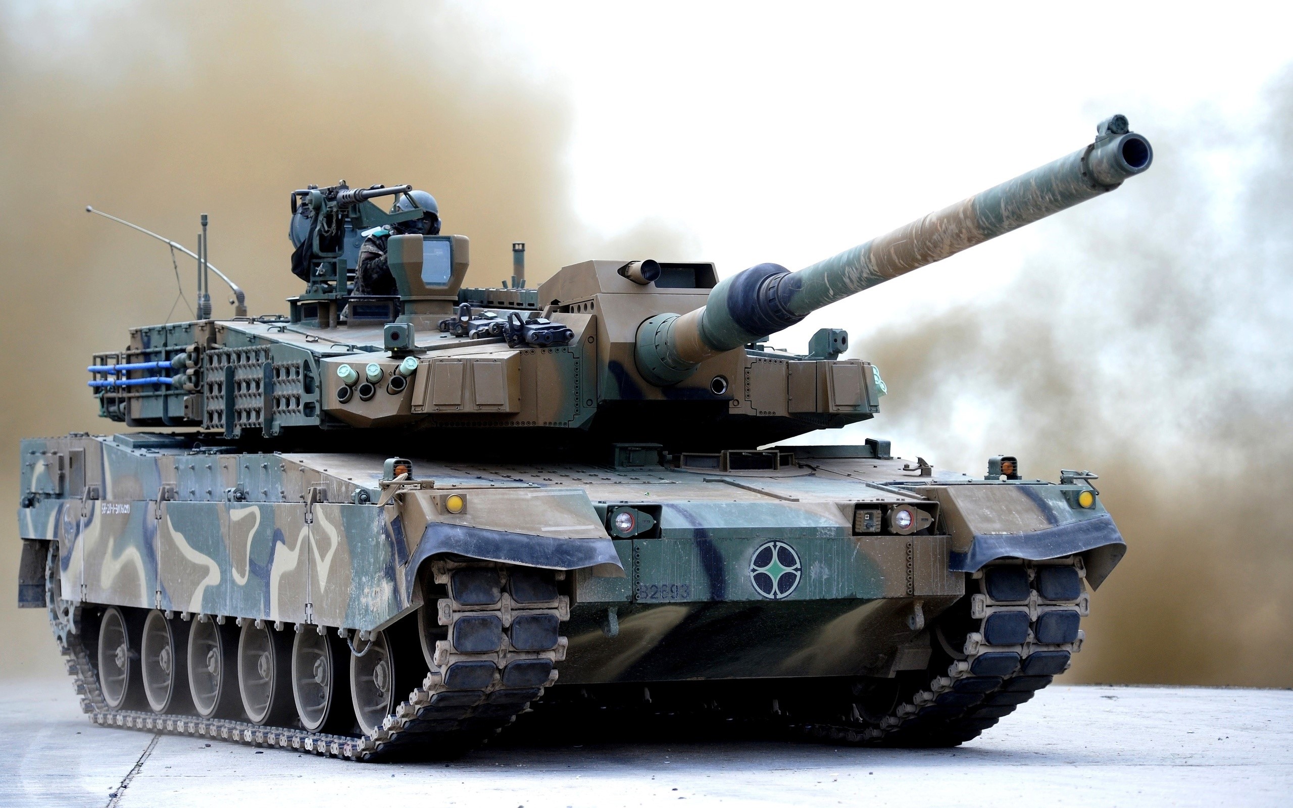 K2 Black Panther tank with smoke in background HD Wallpaper