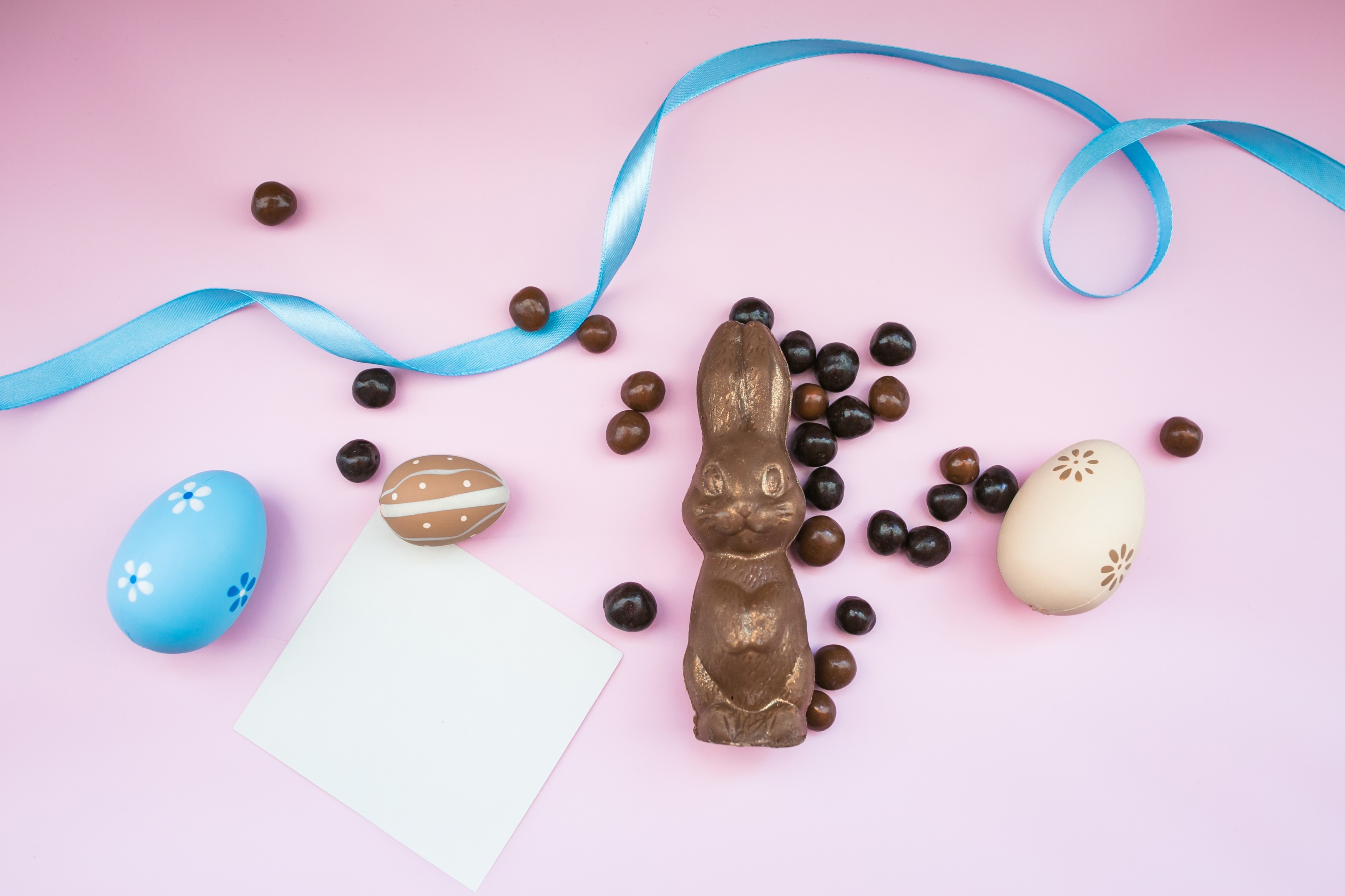 Easter chocolate bunny and eggs with blue ribbon HD Wallpaper