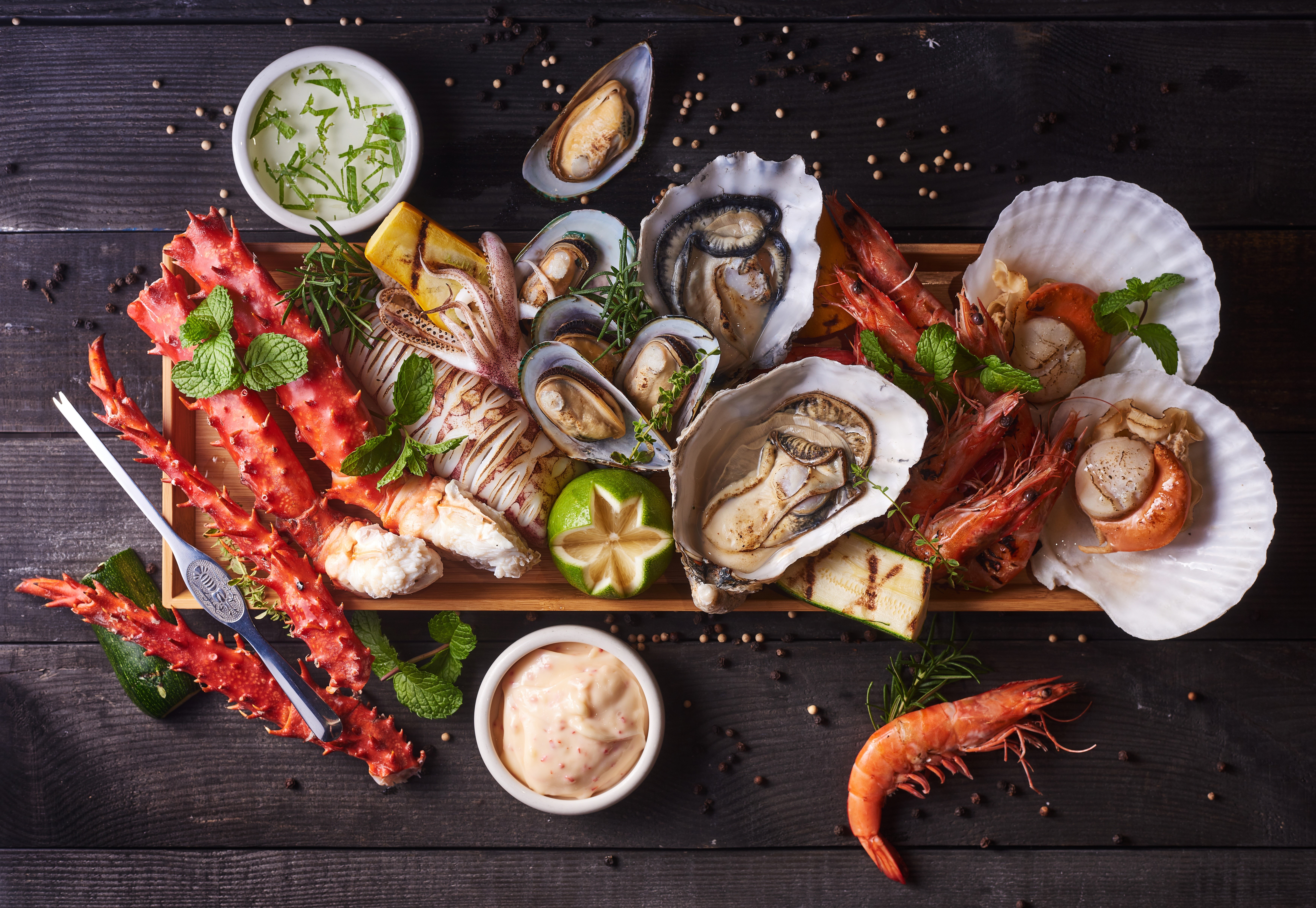 Seafood platter with king crab, oysters, shrimp, and scallops HD Wallpaper