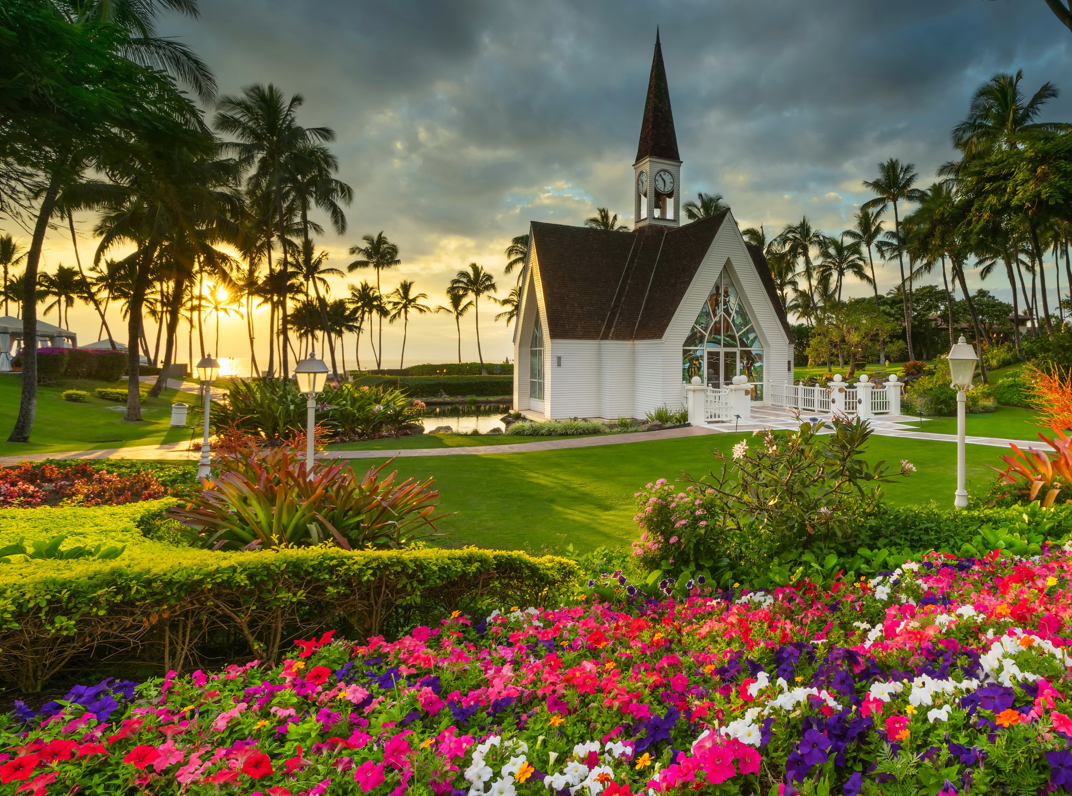 Chapel at Grand Wailea with colorful flowers and palm trees HD Wallpaper