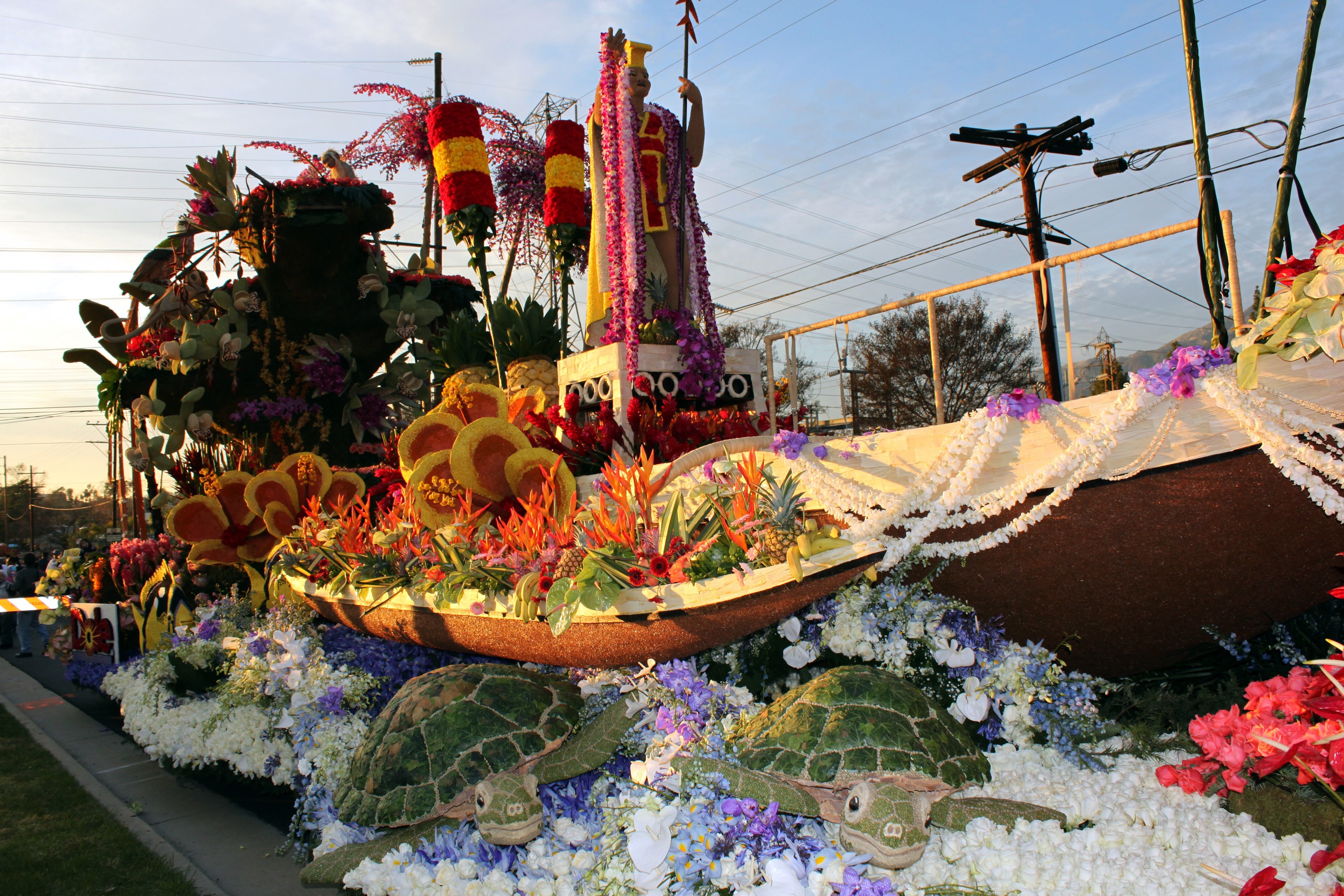 Floral float with turtles and a statue in Pasadena HD Wallpaper