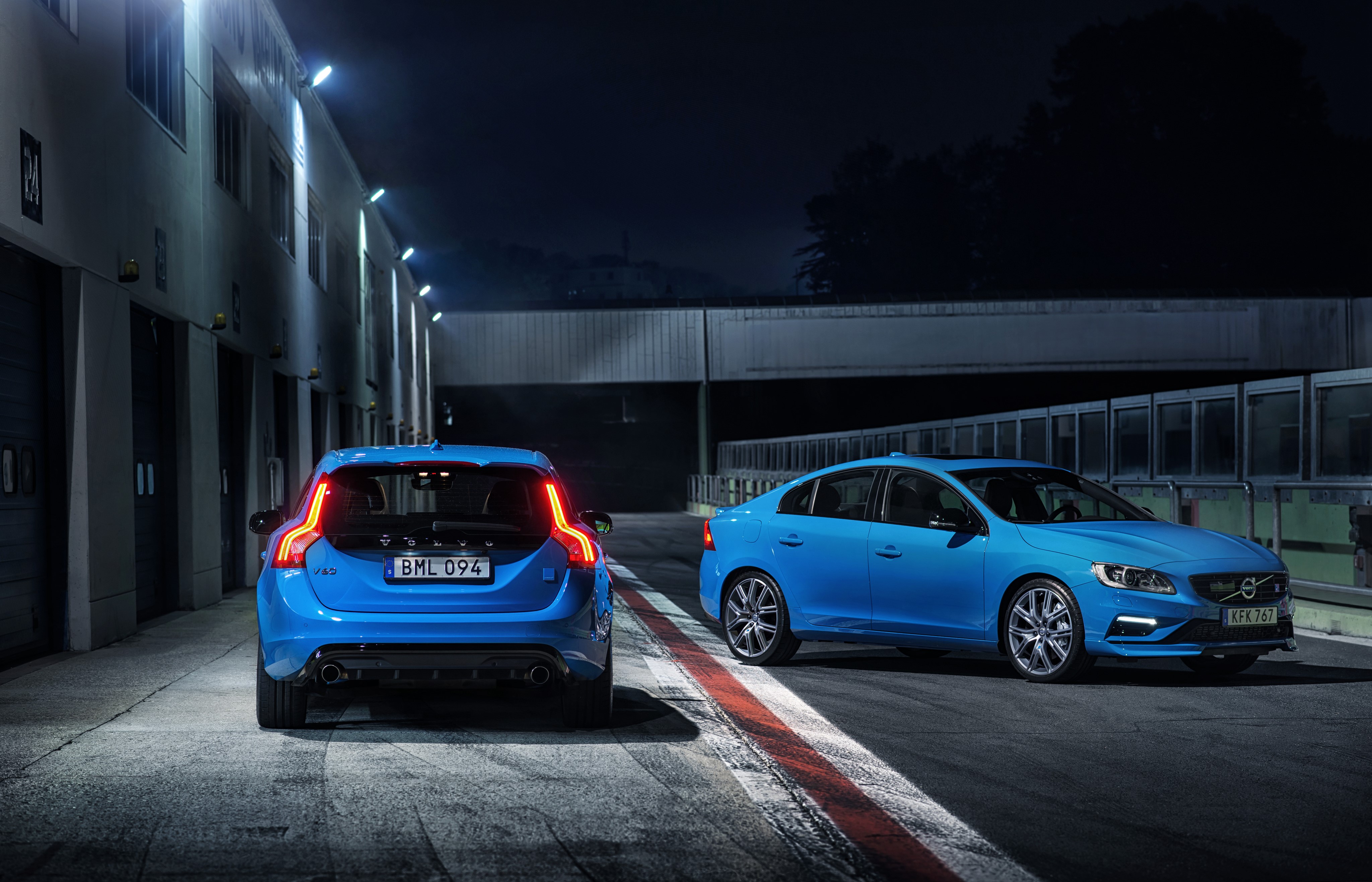4K Volvo Two Light Blue Cars HD Wallpaper
