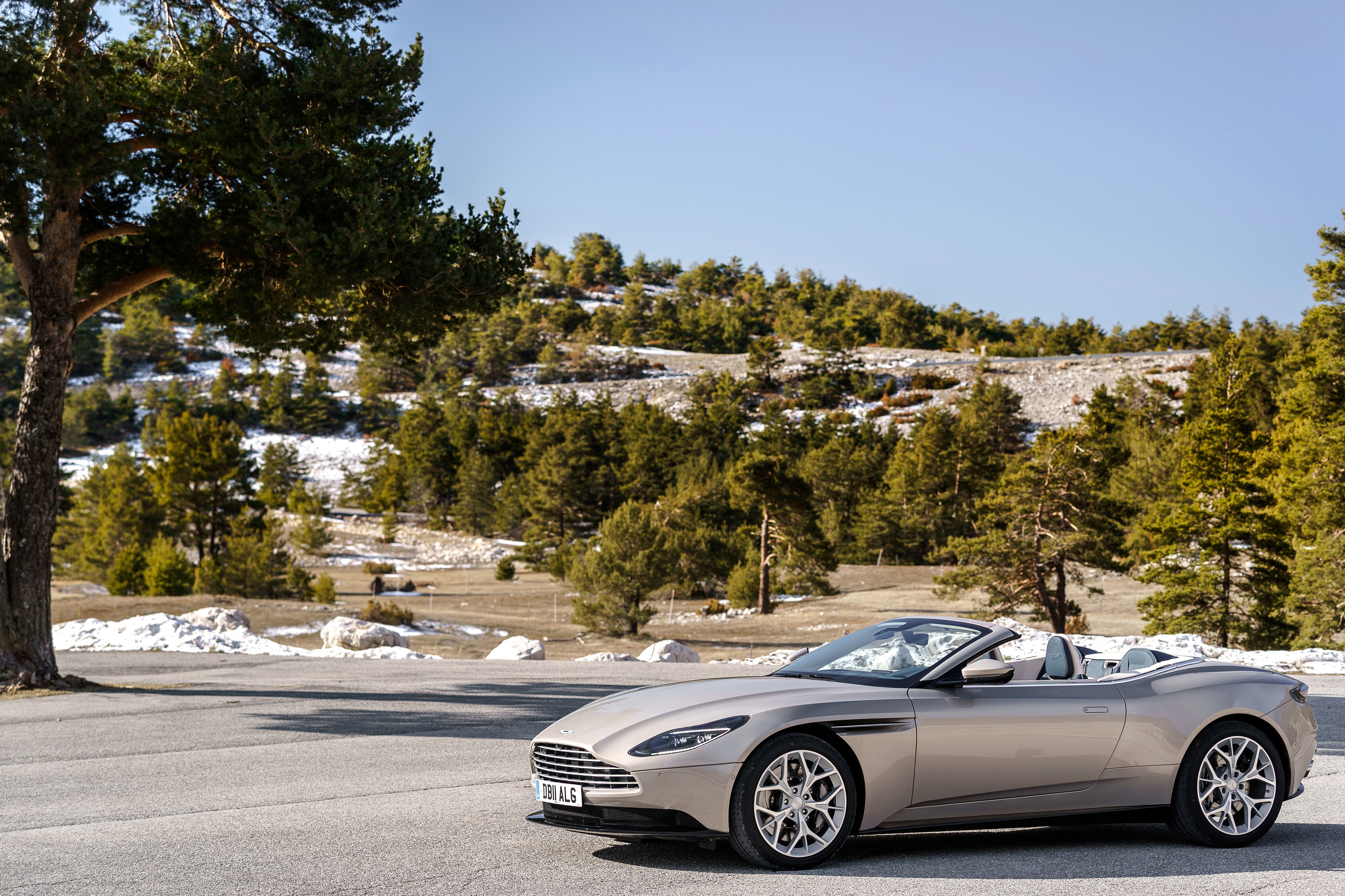 4K 2018 Aston Martin DB11 V8 Volante Cabriolet HD Wallpaper