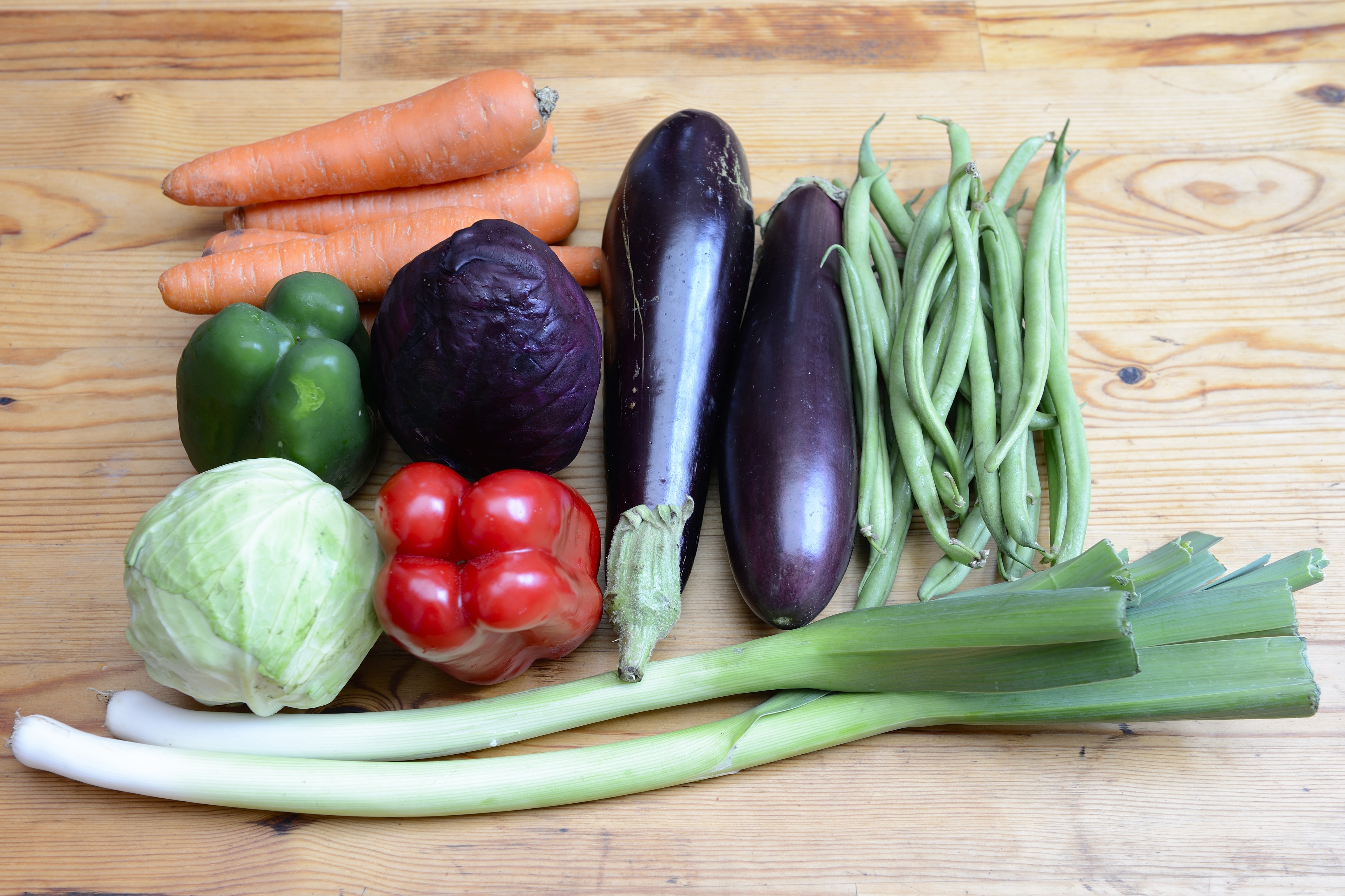 Vegetables on Wood Planks HD Wallpaper