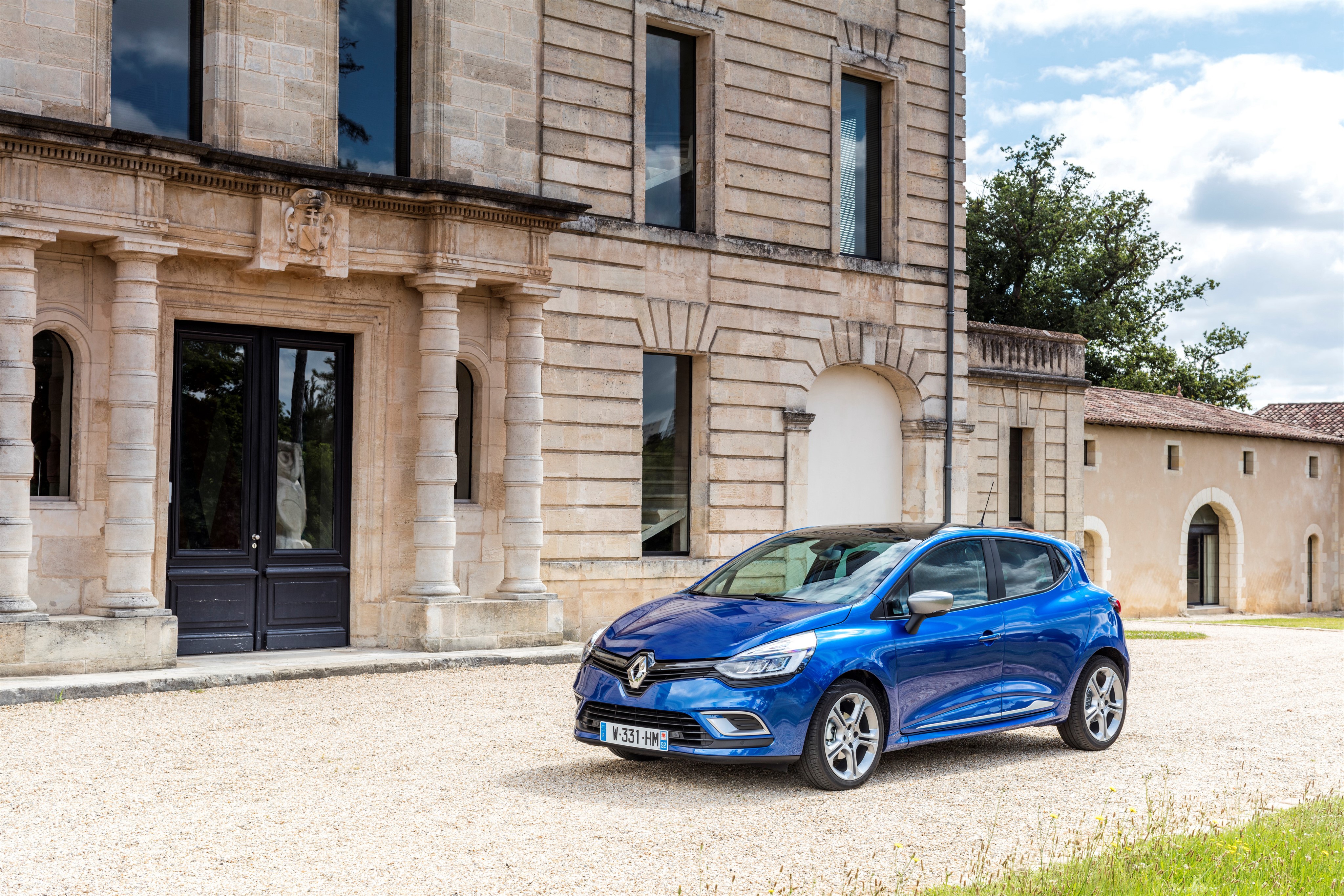 Blue 2016 Renault Clio GT Line parked outside building HD Wallpaper