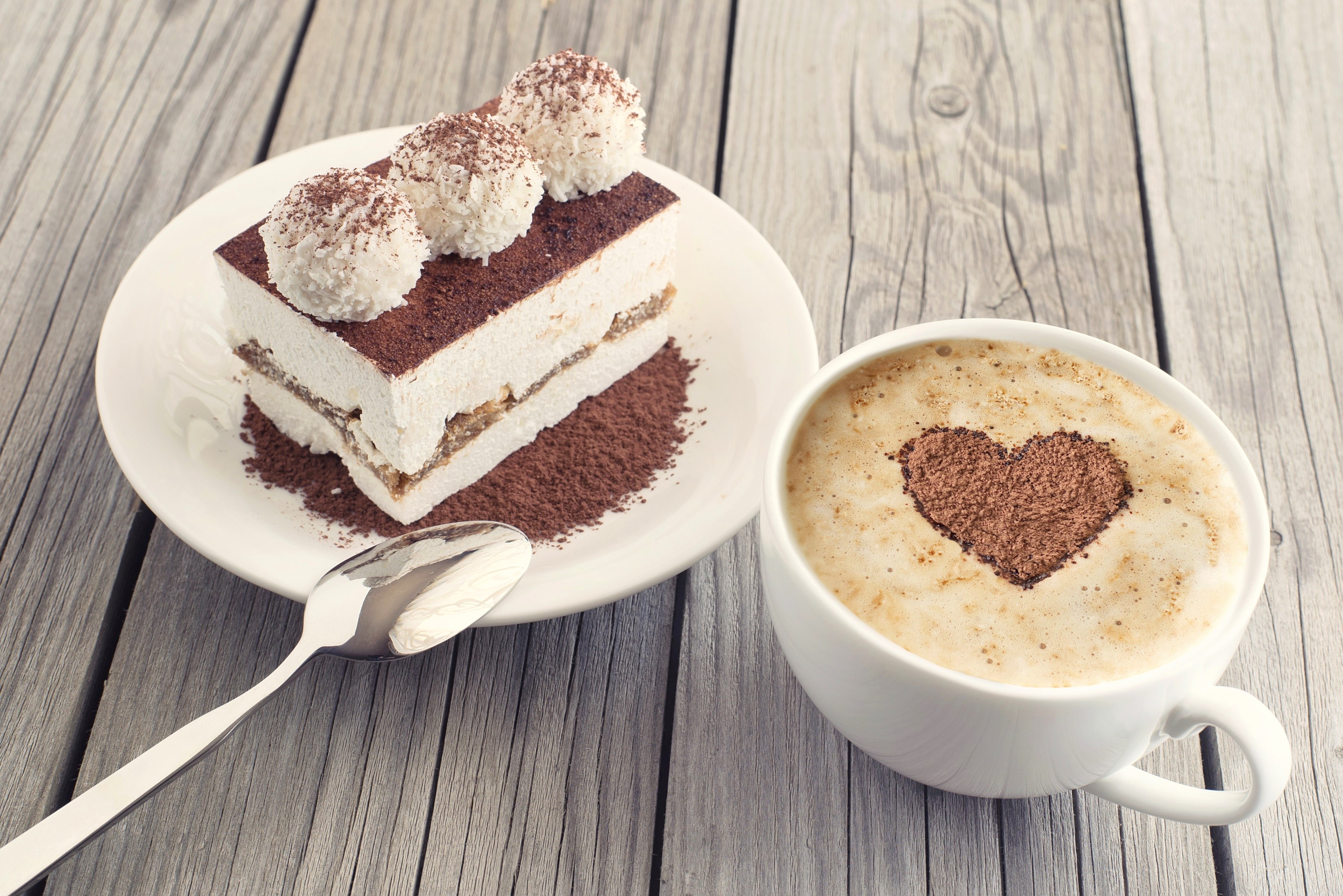Tiramisu cake with coffee and heart art HD Wallpaper