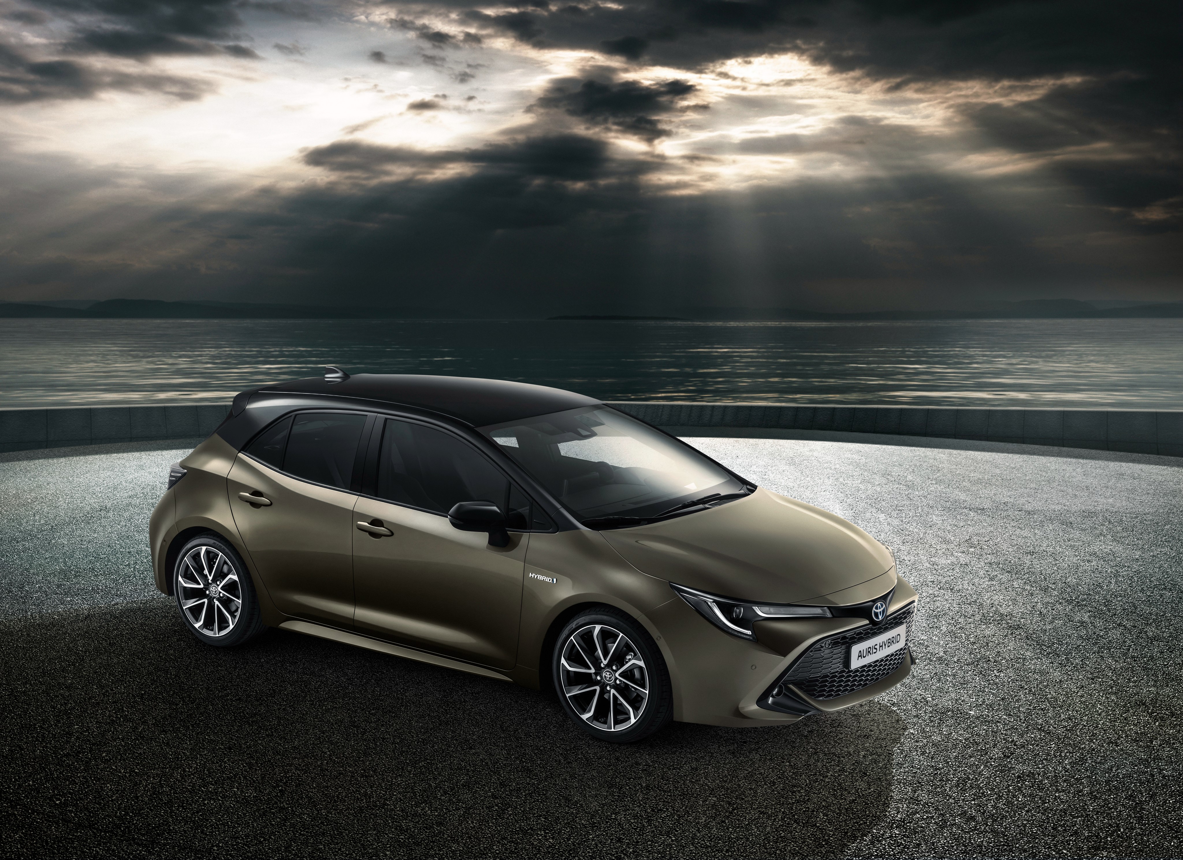 2018 Toyota Auris Hybrid car HD Wallpaper