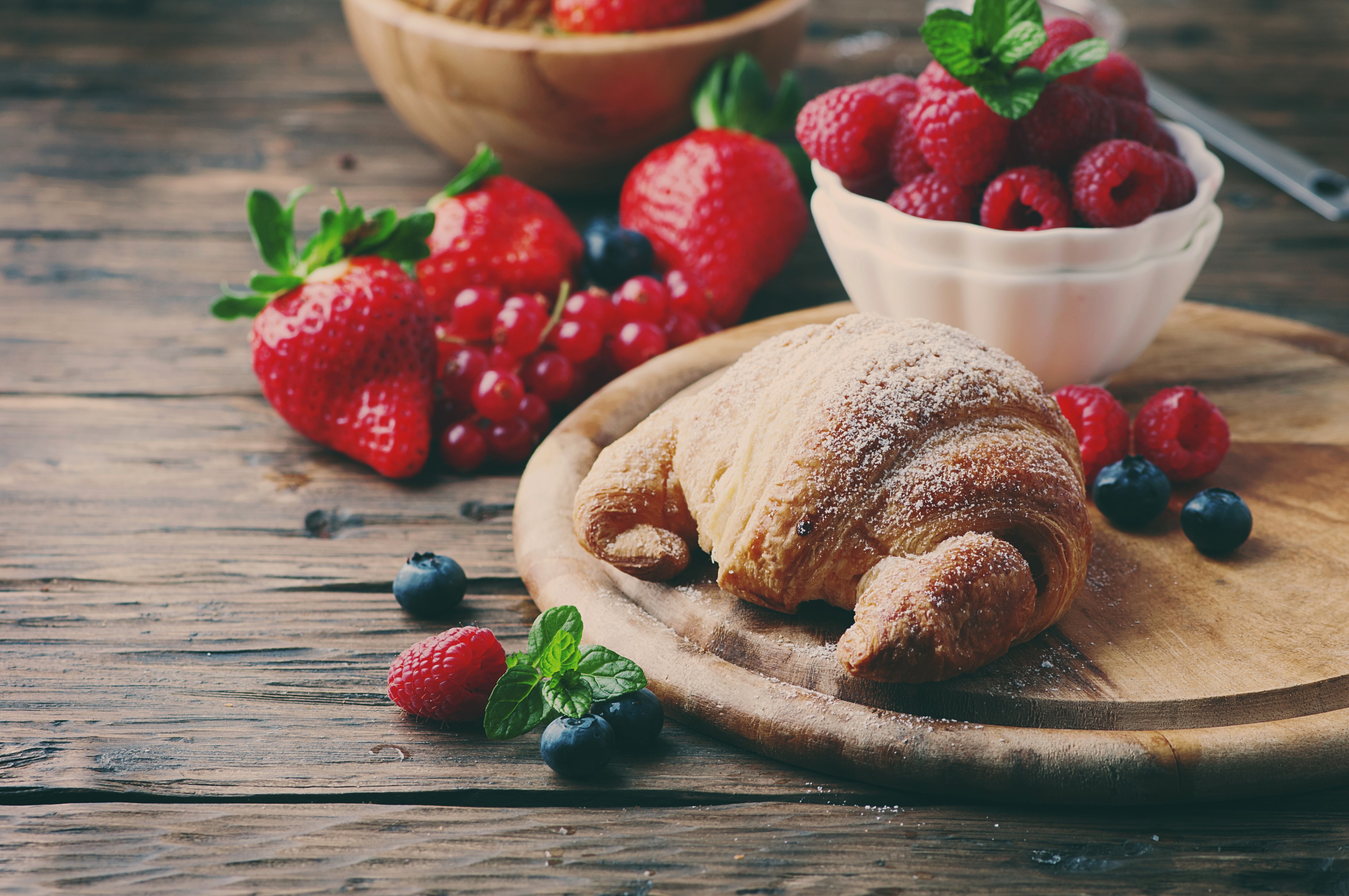 Croissant with Berries on a Wooden Board HD Wallpaper