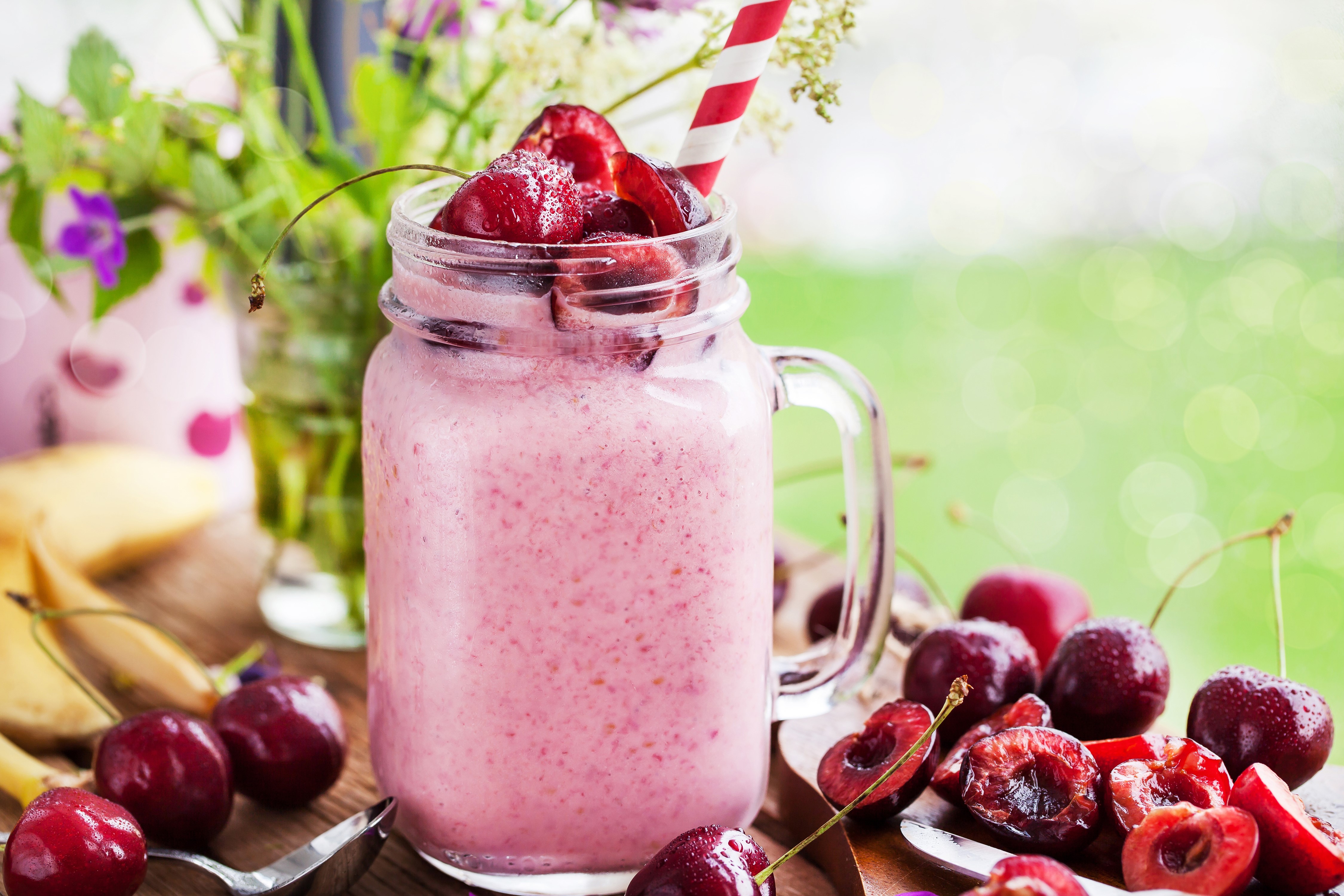 Cherry Yogurt Smoothie in a Mug HD Wallpaper