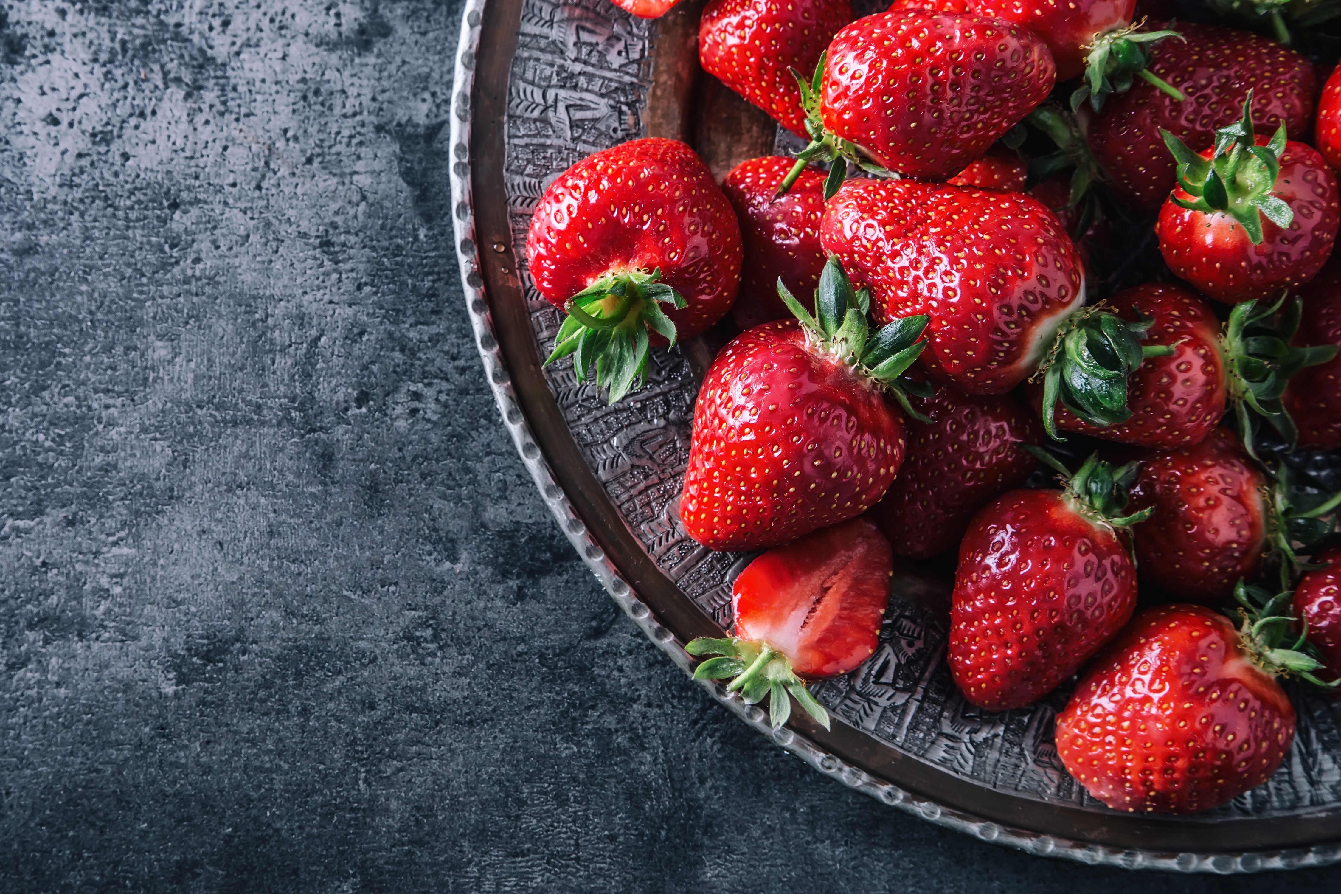 Strawberries on a decorative plate HD Wallpaper