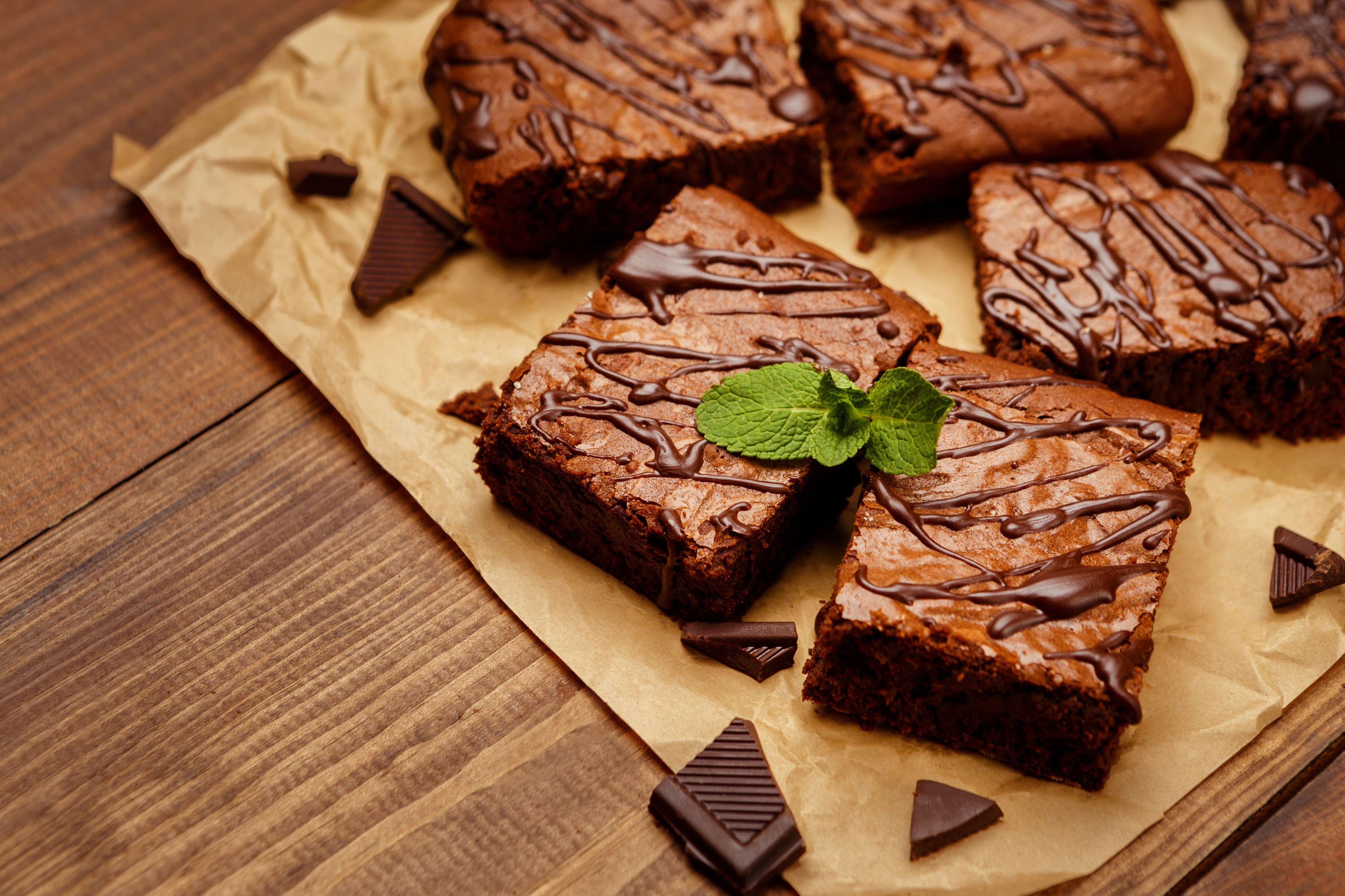 Chocolate brownies with chocolate drizzle and mint HD Wallpaper