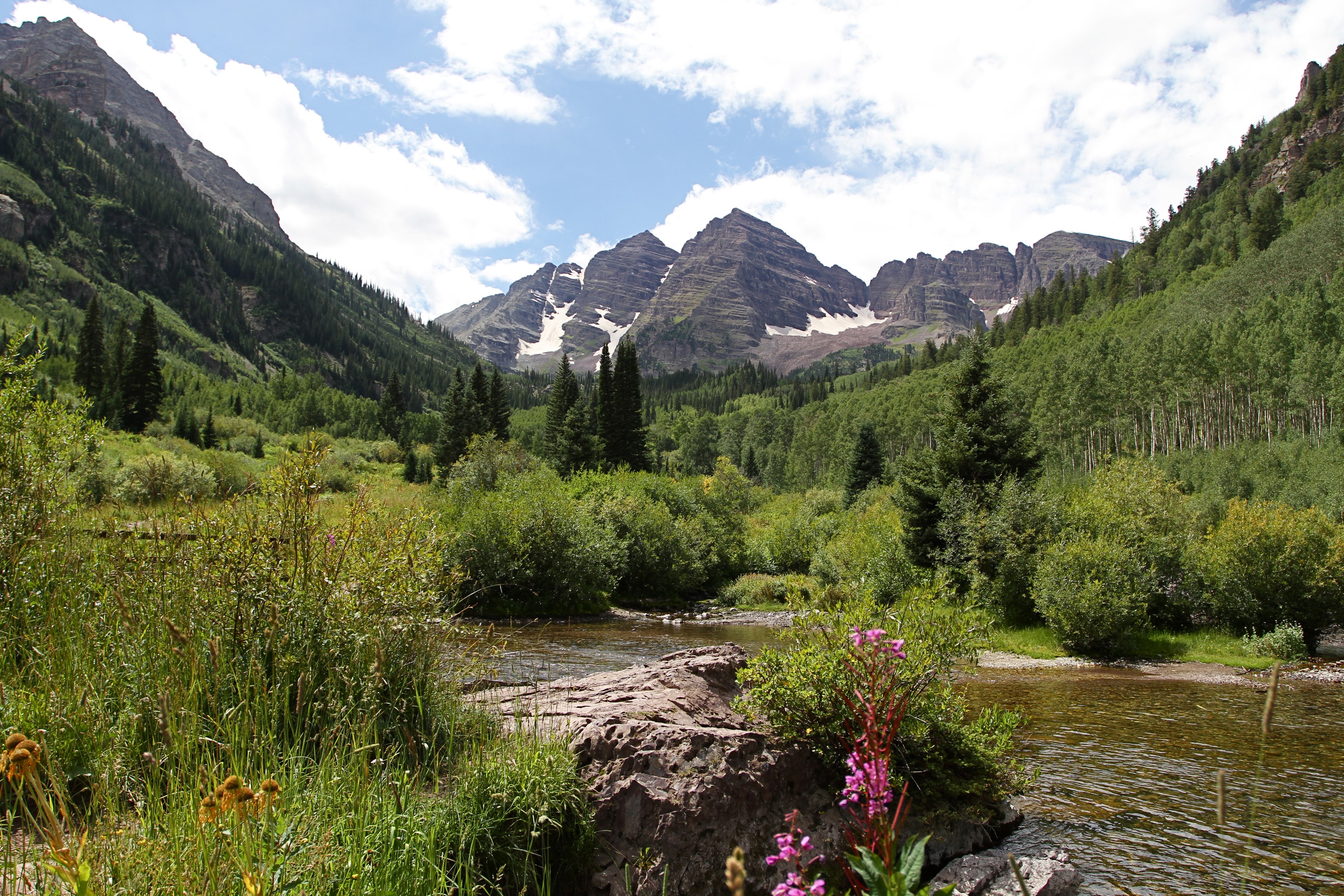 Maroon Bells Mountains in Colorado, USA HD Wallpaper