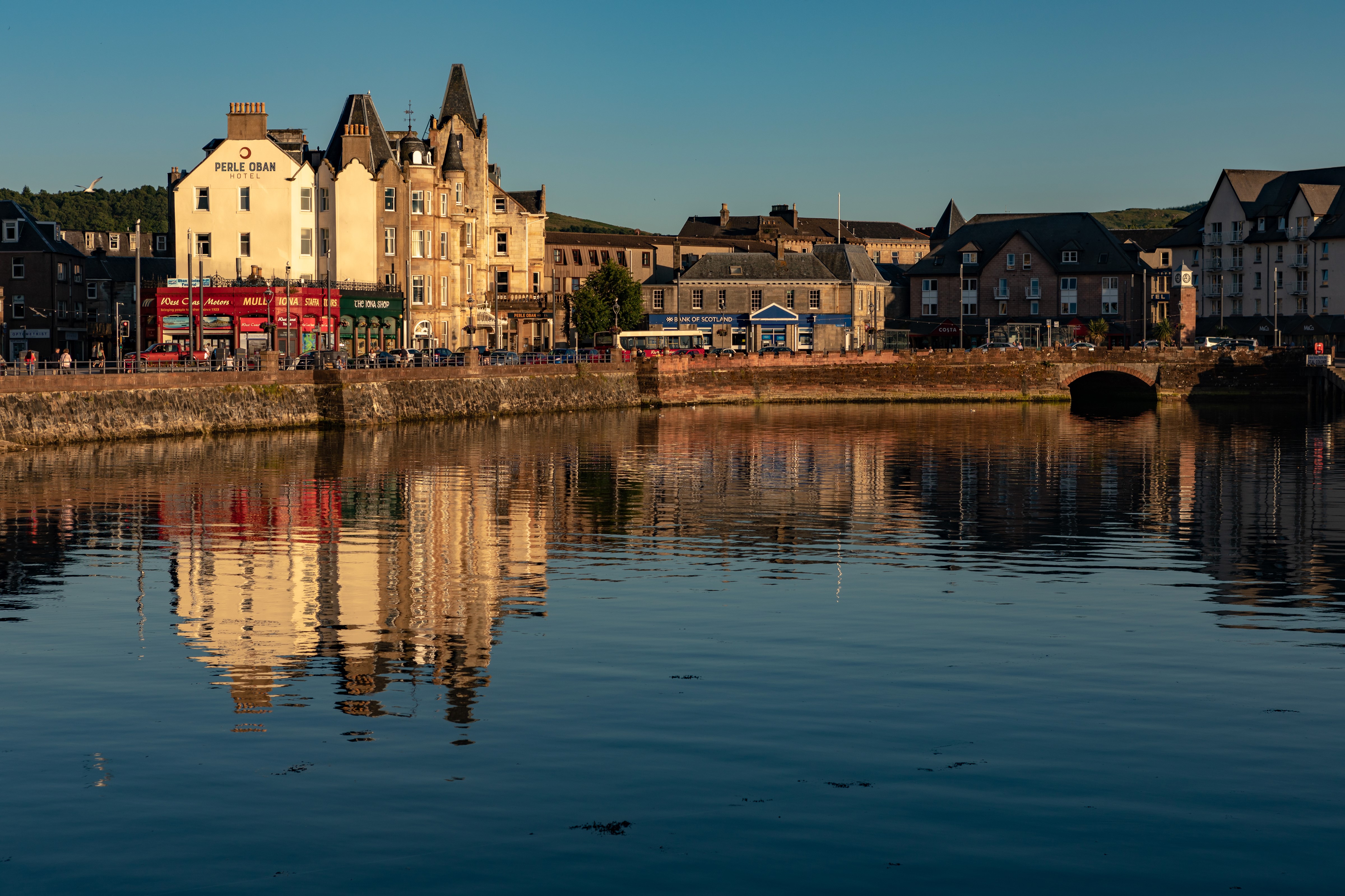 4K Oban Scotland Houses River Reflection HD Wallpaper