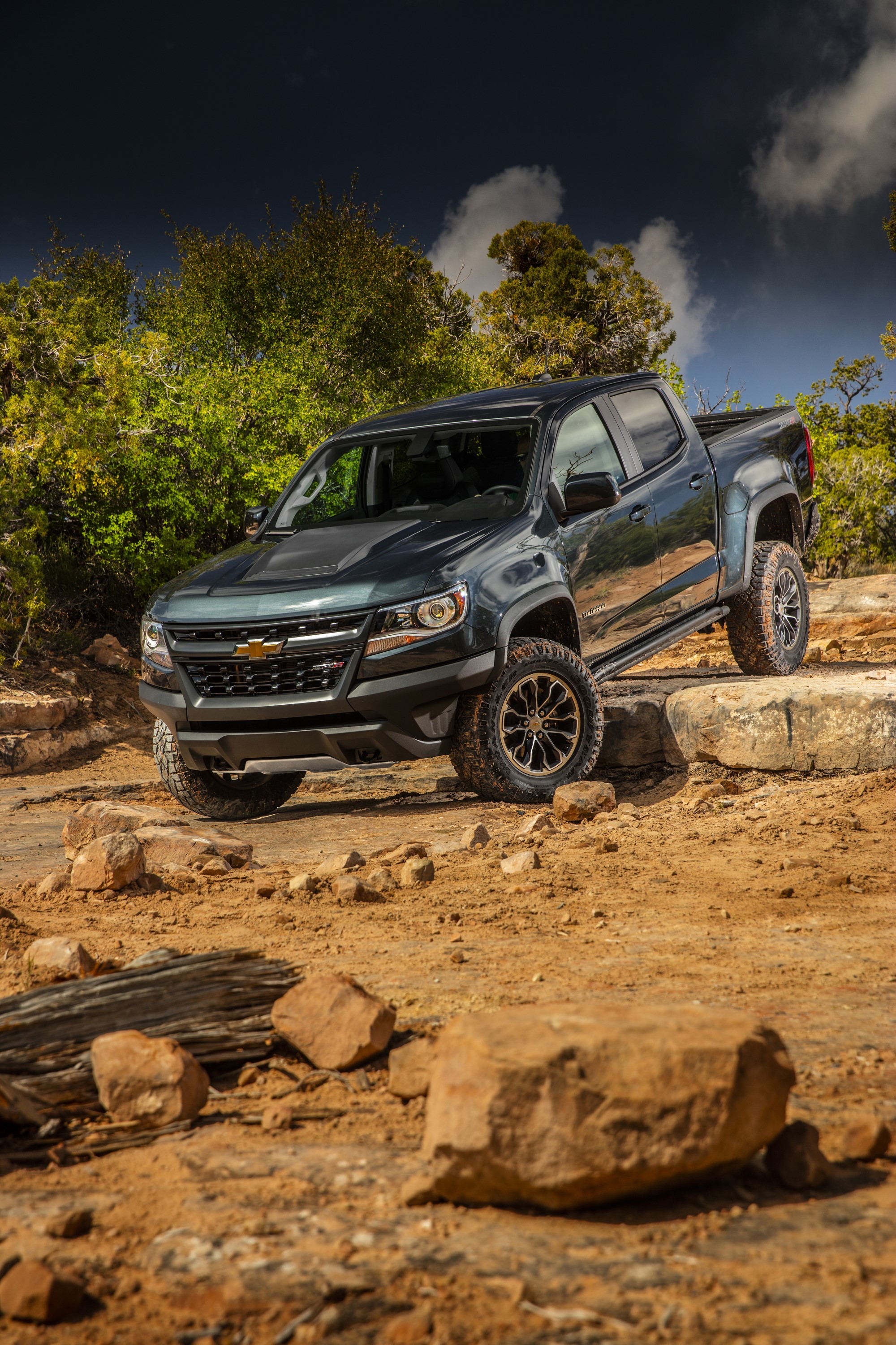 Chevrolet Colorado ZR2 Crew Cab on rocky terrain HD Phone Wallpaper