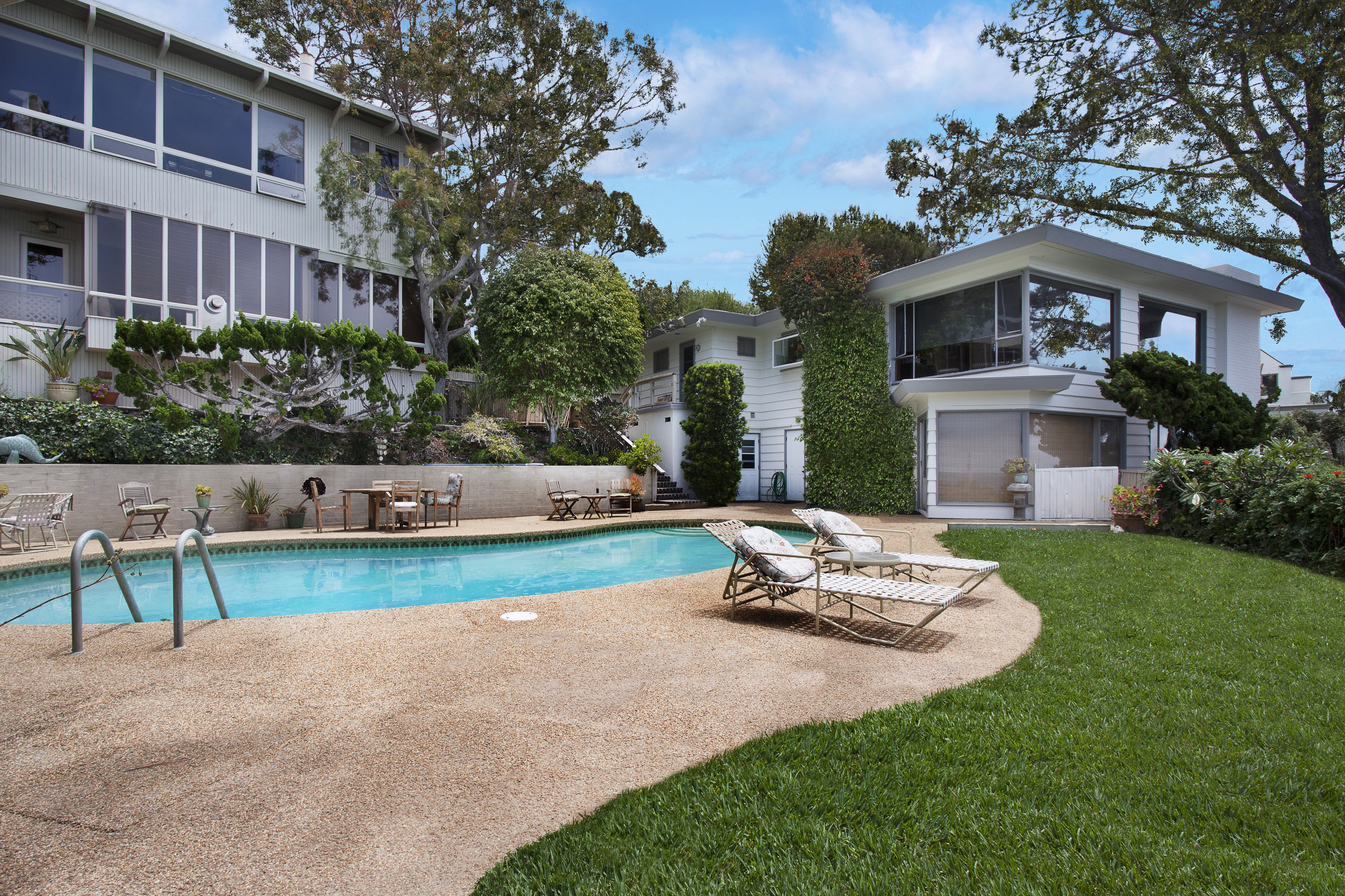 Modern Houses with Pool and Lawn HD Wallpaper