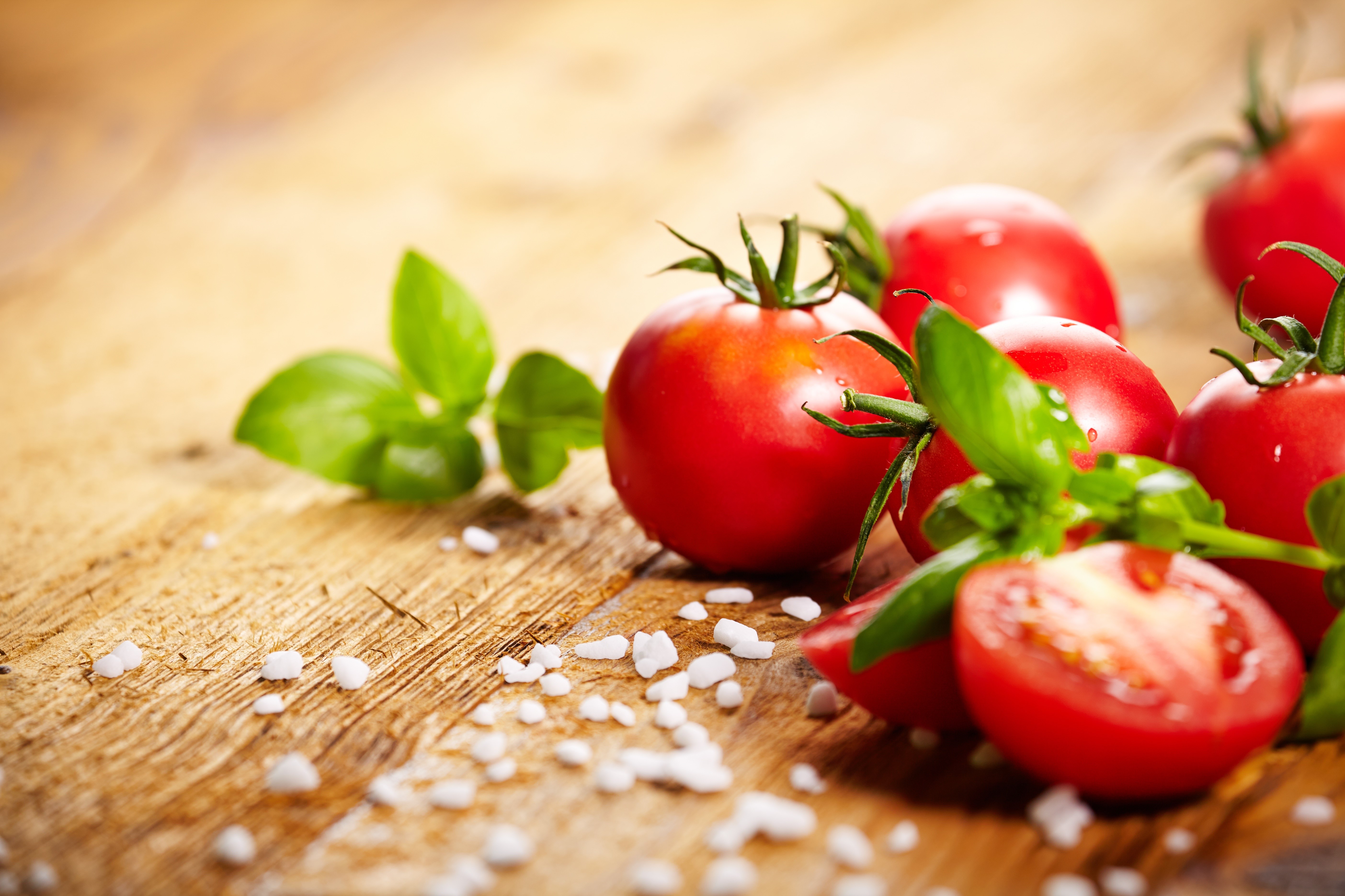 Tomatoes with Basil and Salt on Wood HD Wallpaper
