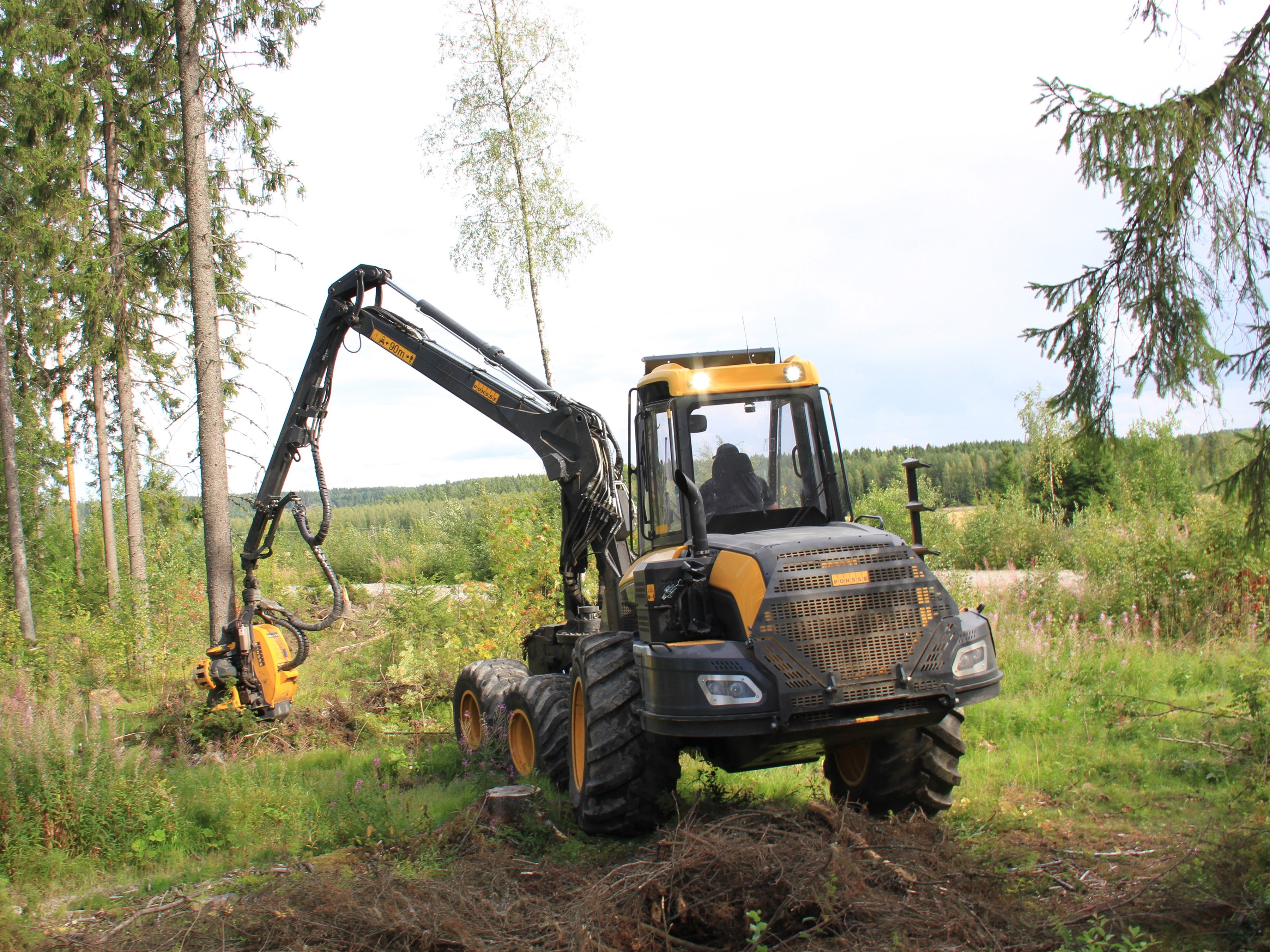 Ponsse Ergo 6w harvester in a forest HD Wallpaper