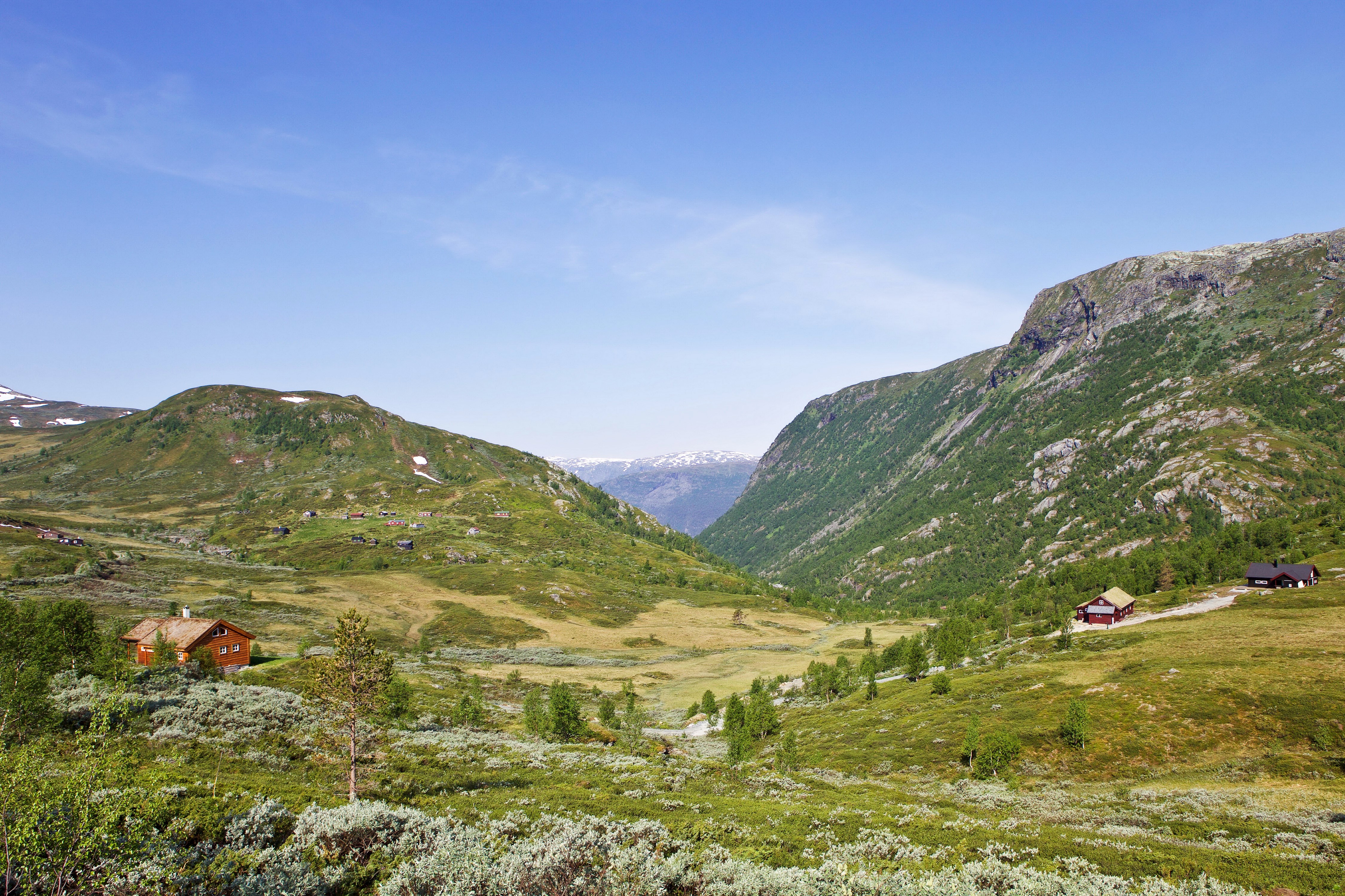 4K Norway Mountains and Grasslands with Houses HD Wallpaper