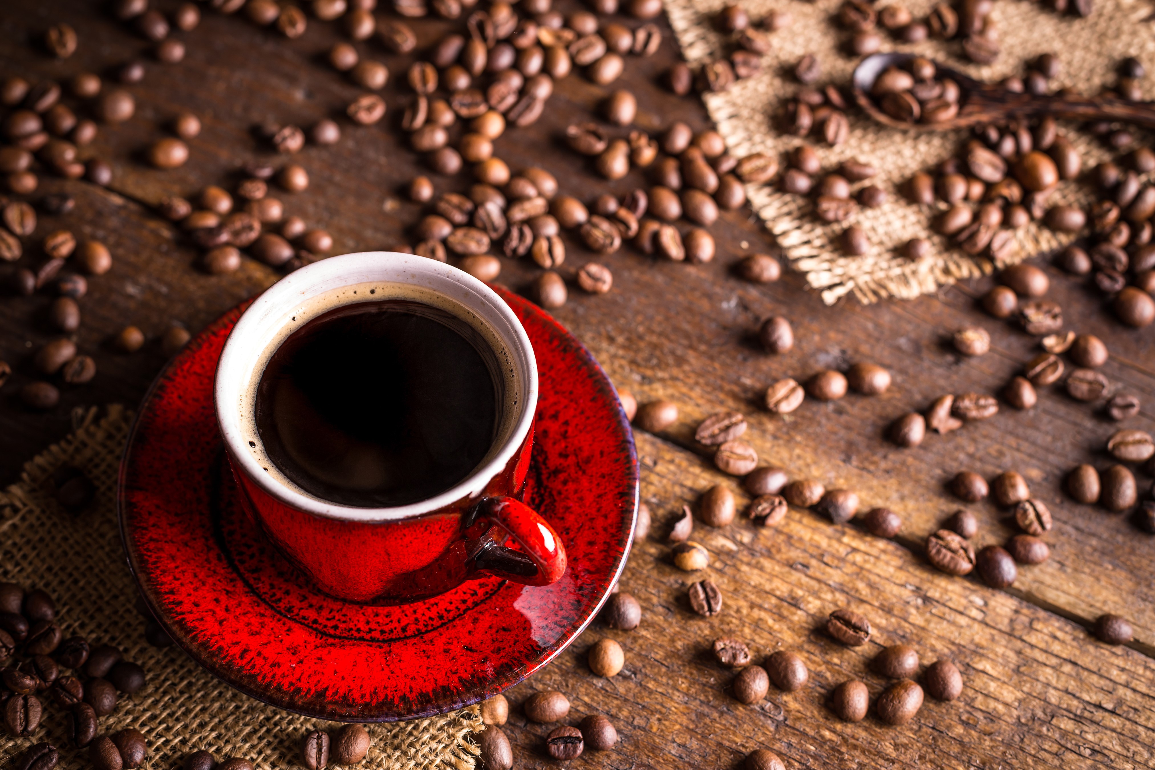 Coffee cup and beans on wood planks HD Wallpaper