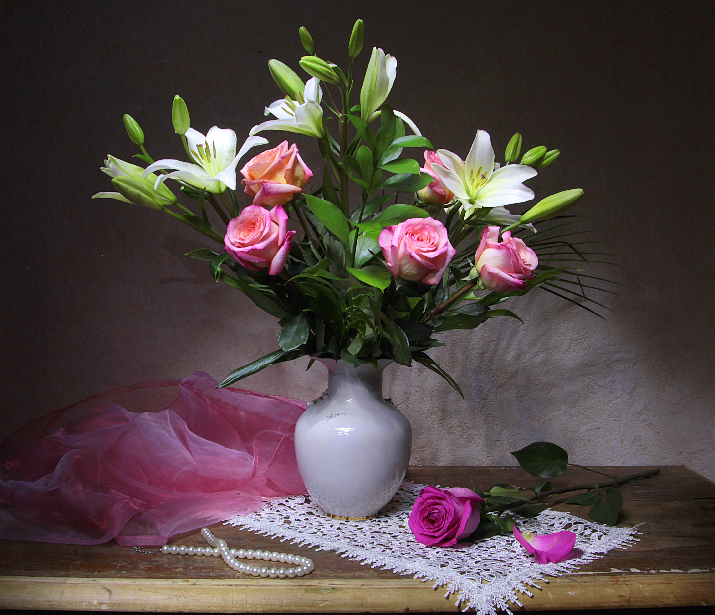 Bouquet of Roses and Lilies in a Vase with Pearls HD Wallpaper