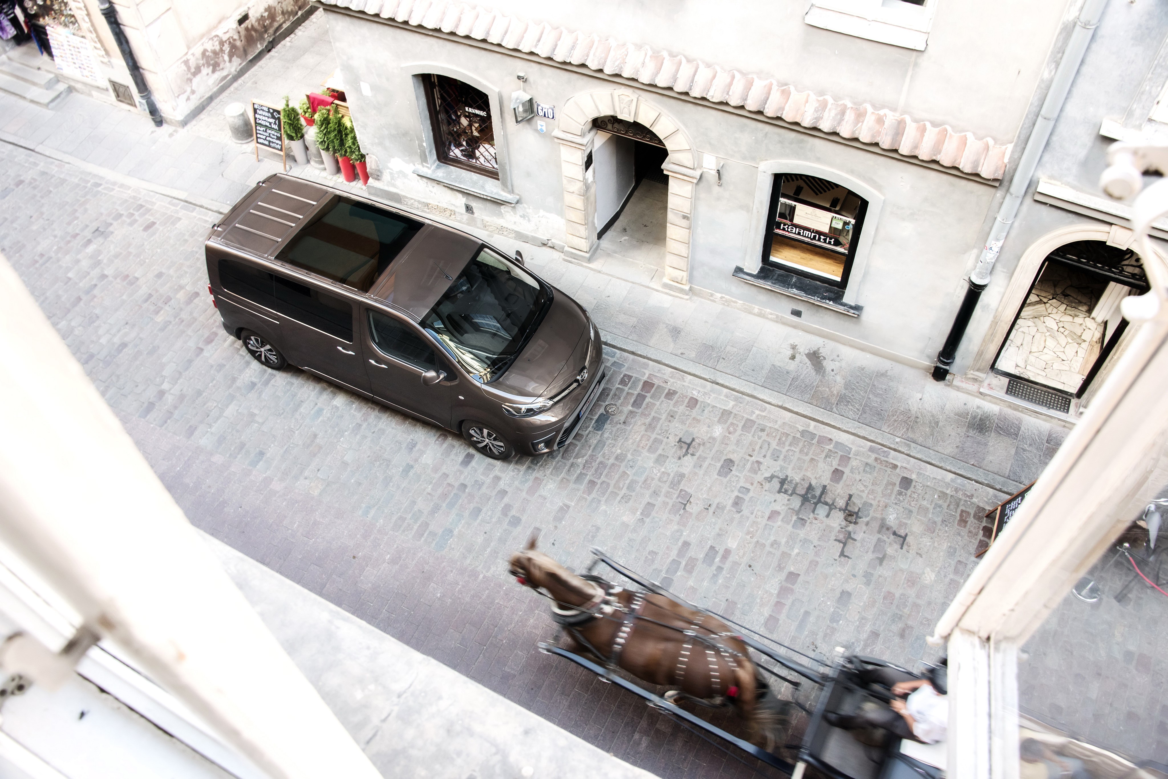 4K 2016 Toyota ProAce Verso from above HD Wallpaper