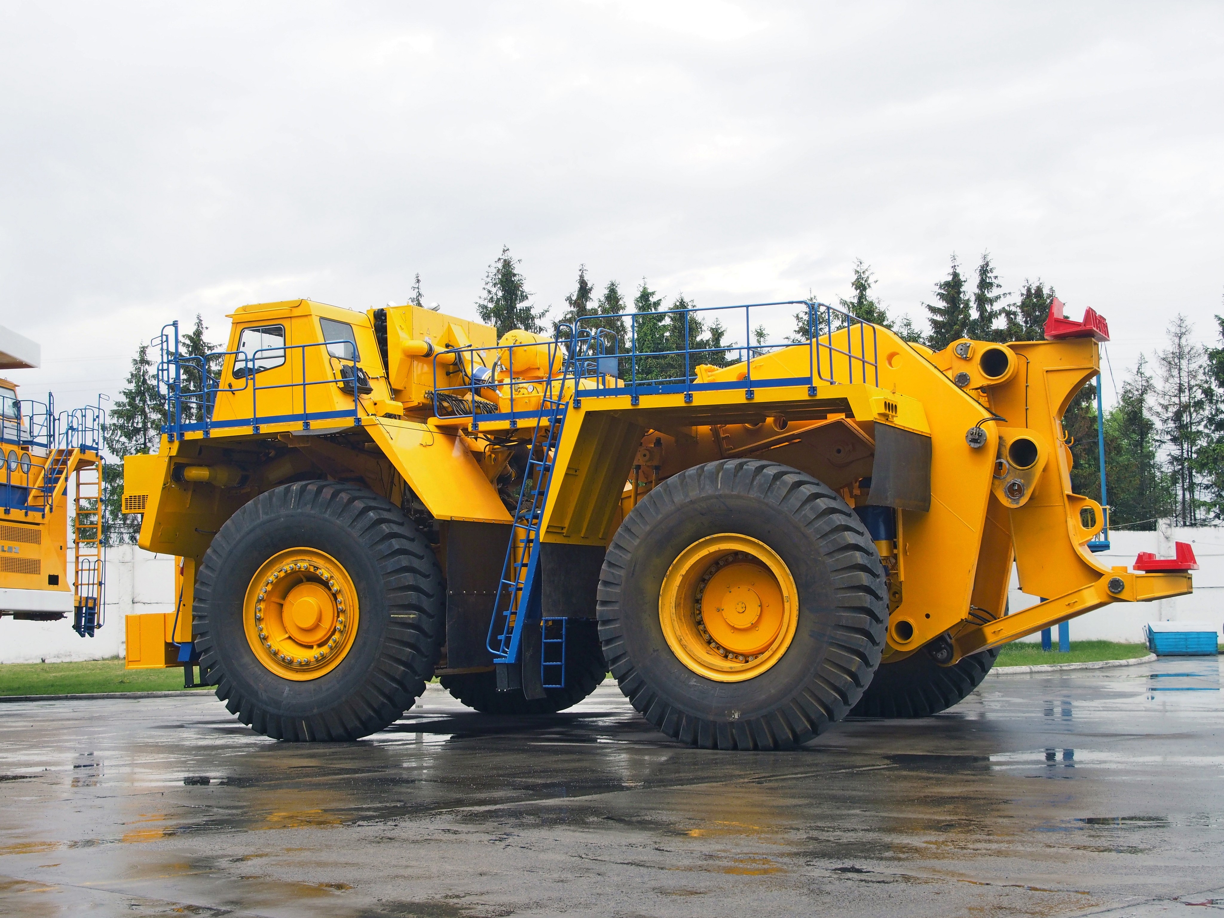 Yellow BelAZ-74306 mining truck HD Wallpaper