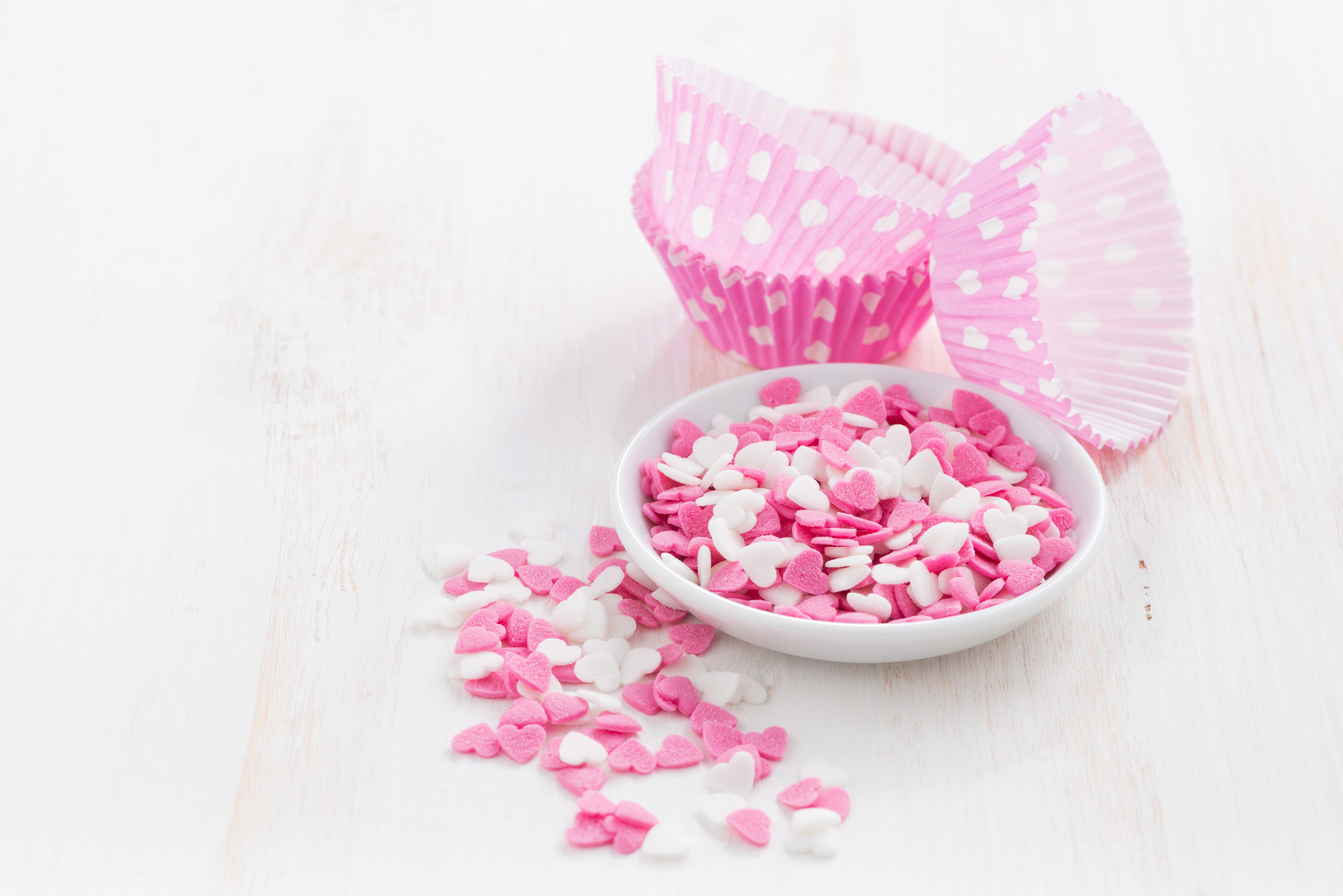 Pink polka dot cupcake liners and heart sprinkles HD Wallpaper