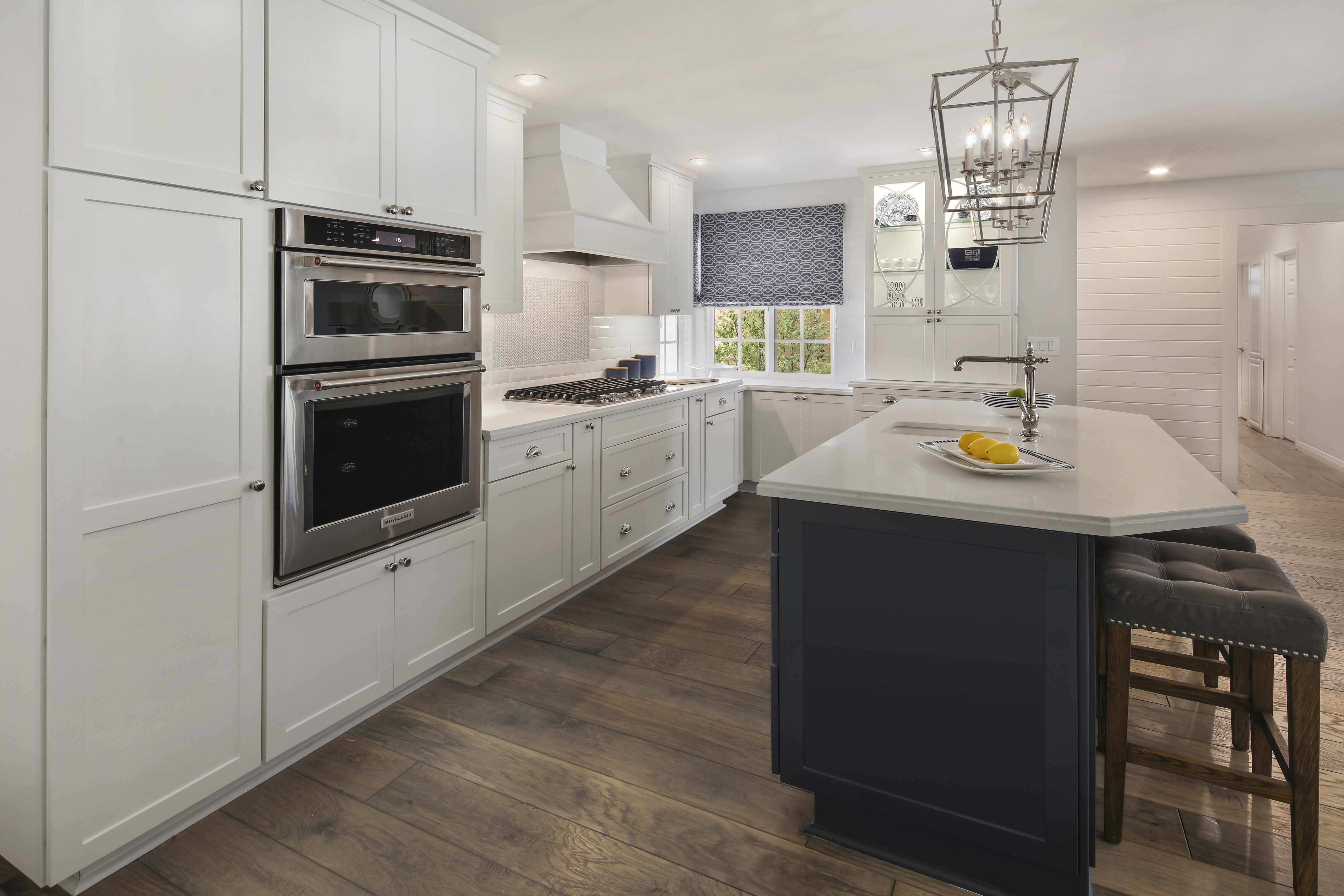 Modern Kitchen with Island and Built-in Appliances HD Wallpaper