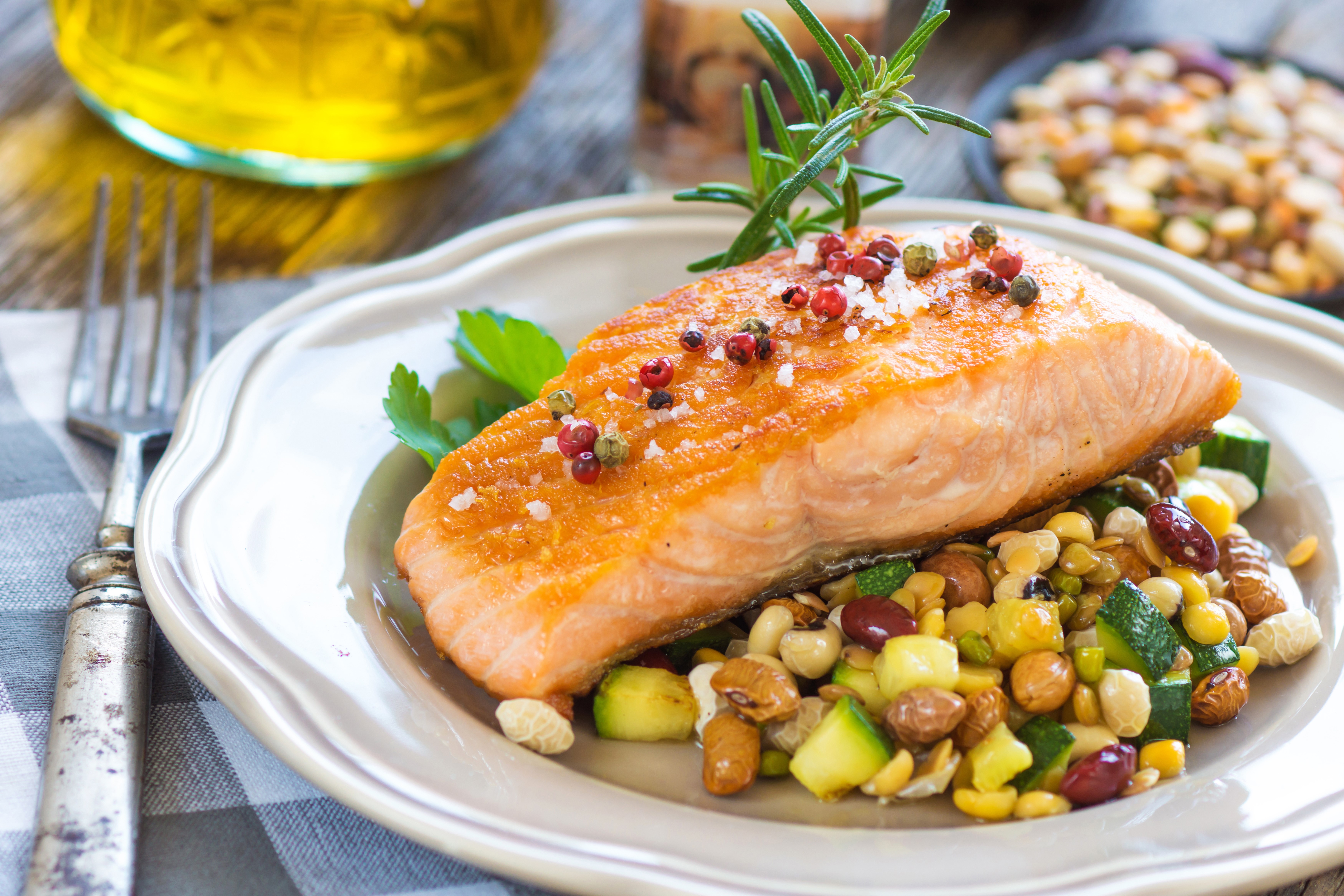 Salmon fillet with mixed vegetables and beans HD Wallpaper