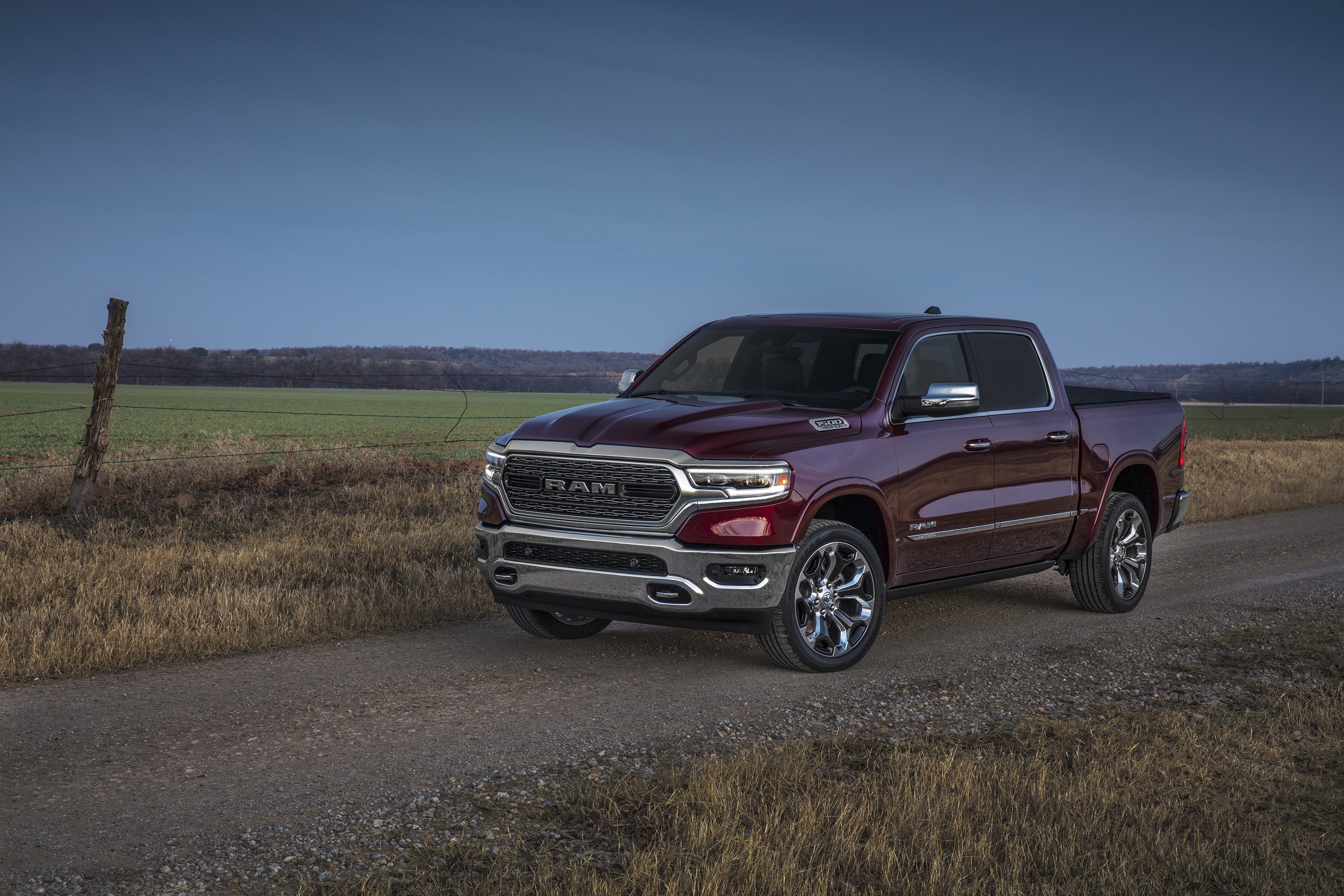 2019 Ram 1500 Limited Crew Cab pickup truck HD Wallpaper
